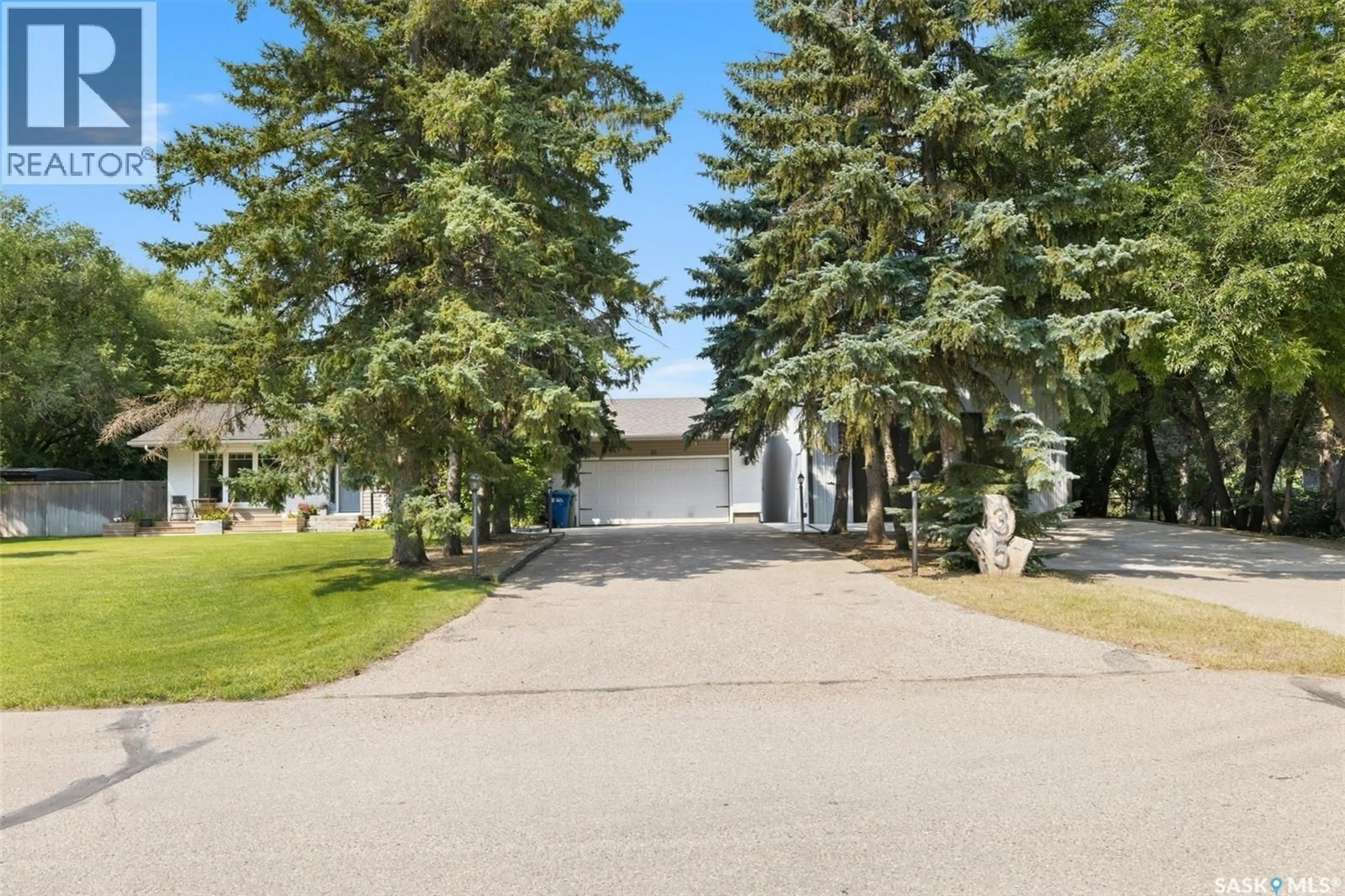 A pic from outside/outdoor area/front of a property/back of a property/a pic from drone, street for 35 RIDGEDALE BAY, White City Saskatchewan S4L1B2