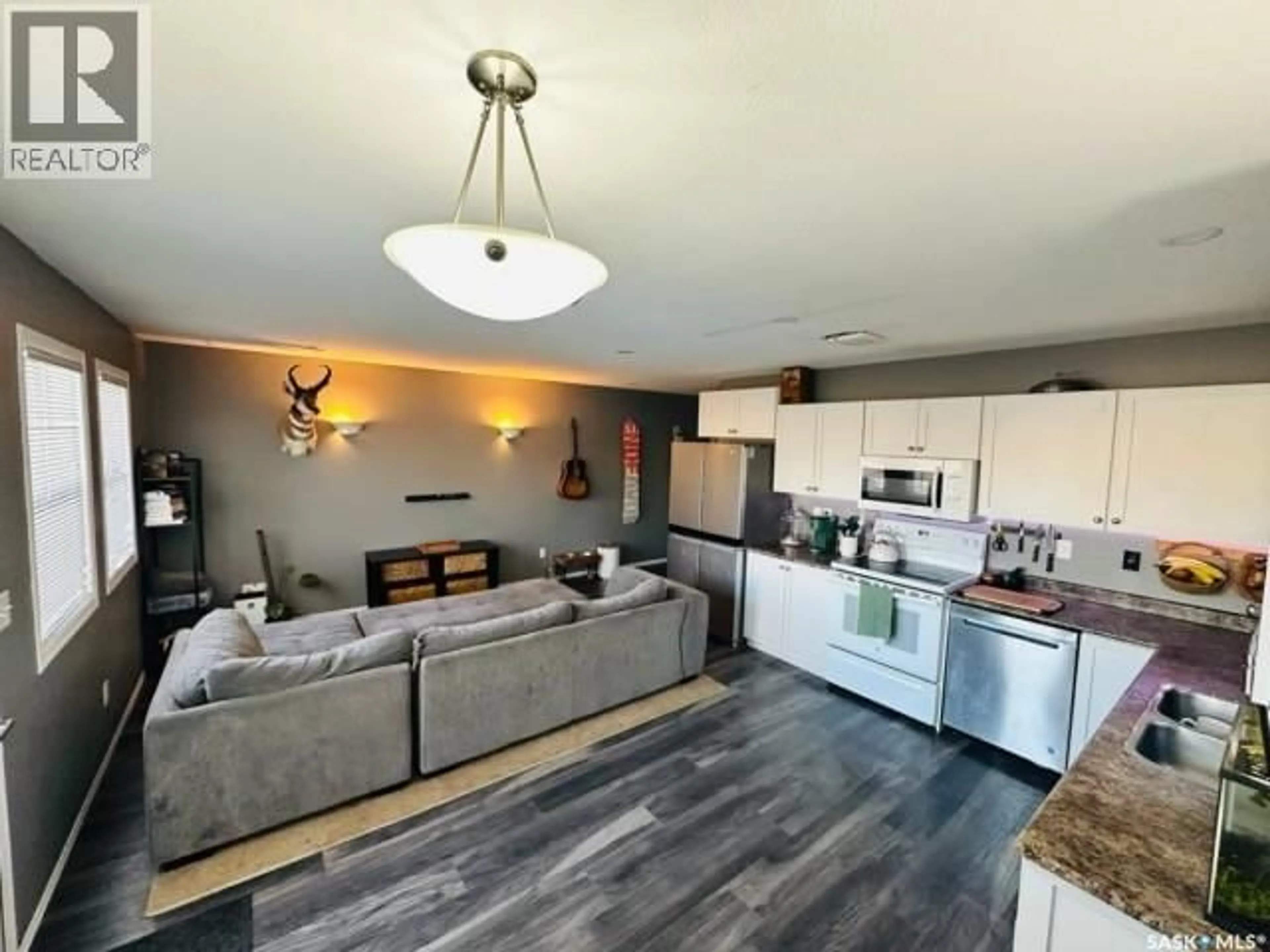 Open concept kitchen, unknown for 1804 BELFAST AVENUE, Saskatoon Saskatchewan S7M0L8