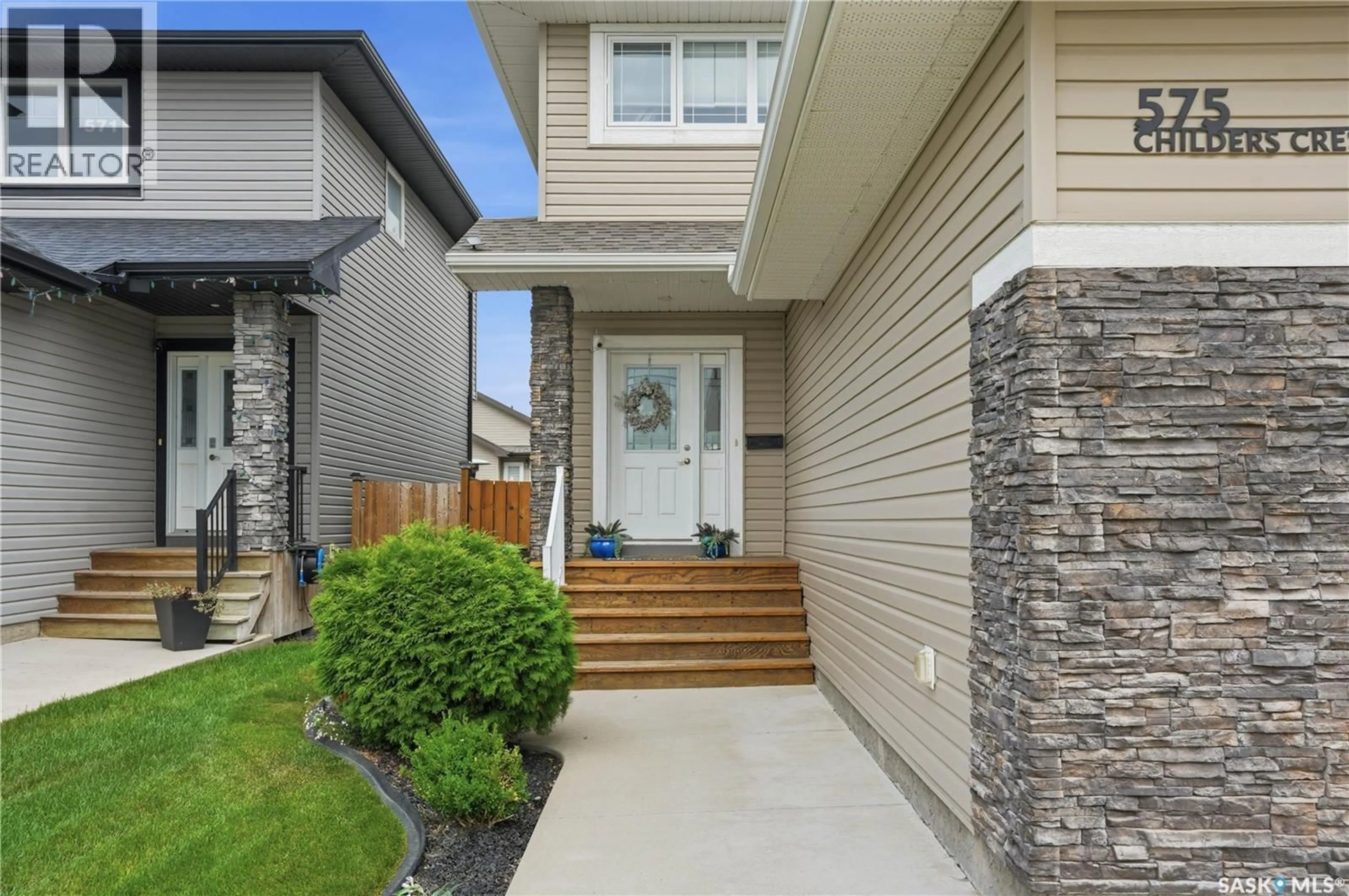 Home with vinyl exterior material, street for 575 CHILDERS CRESCENT, Saskatoon Saskatchewan S7L4P7