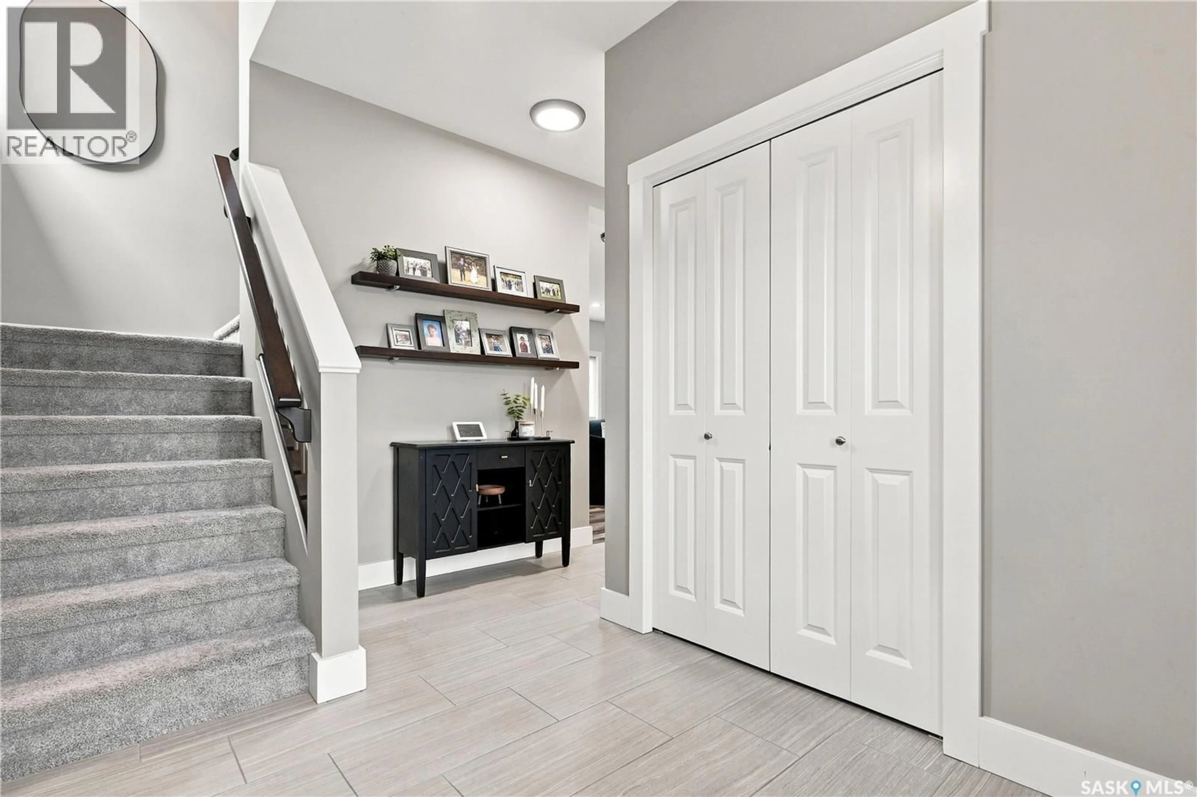Indoor entryway for 575 CHILDERS CRESCENT, Saskatoon Saskatchewan S7L4P7