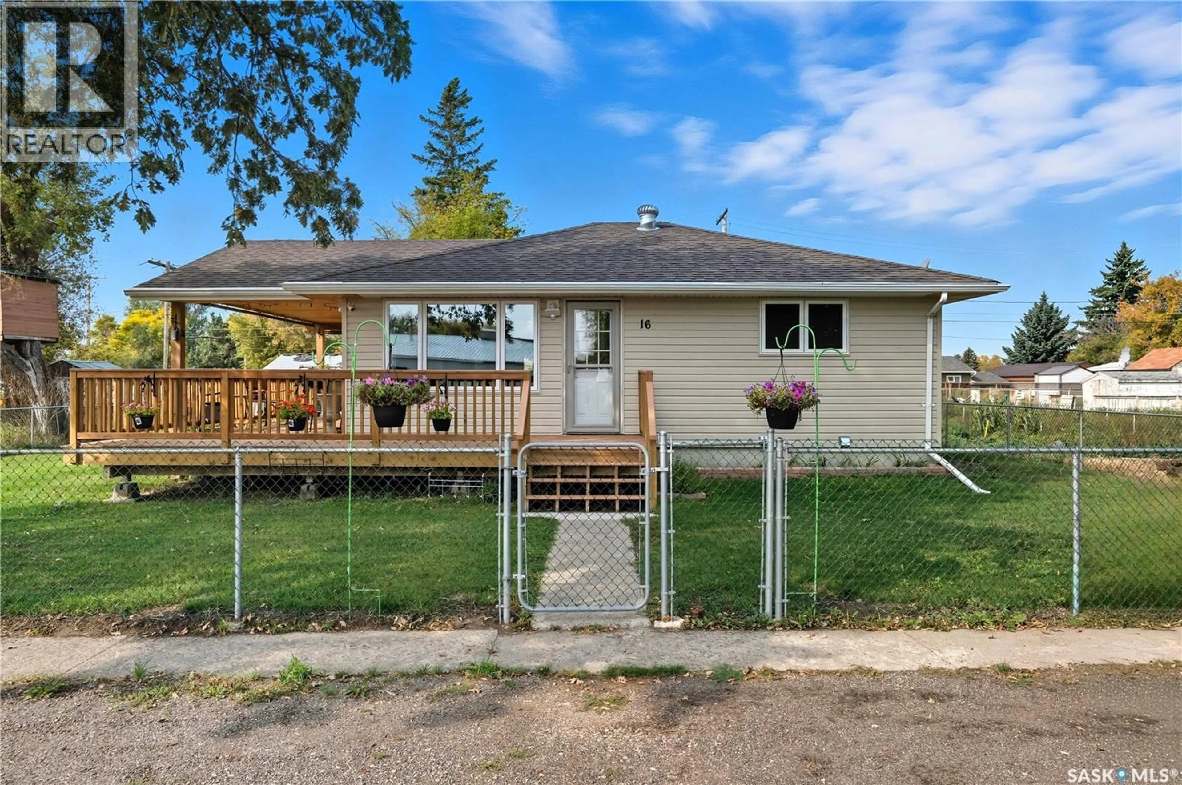Home with vinyl exterior material, street for 16 WALSH STREET, Qu'Appelle Saskatchewan S0G4A0