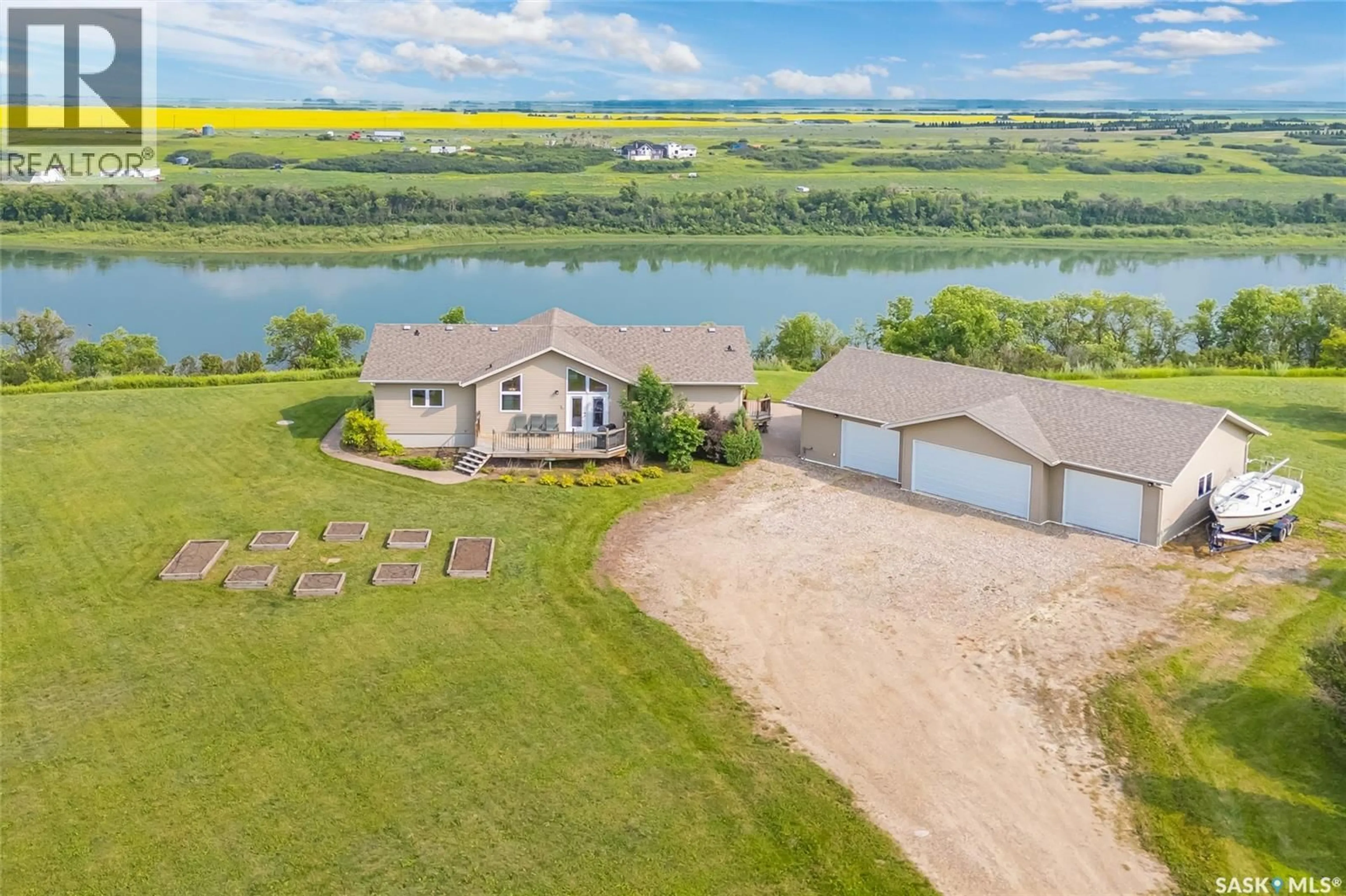 A pic from outside/outdoor area/front of a property/back of a property/a pic from drone, water/lake/river/ocean view for ROBERTS RIVERFRONT ACREAGE, South Saskatchewan River Saskatchewan S7K3J7