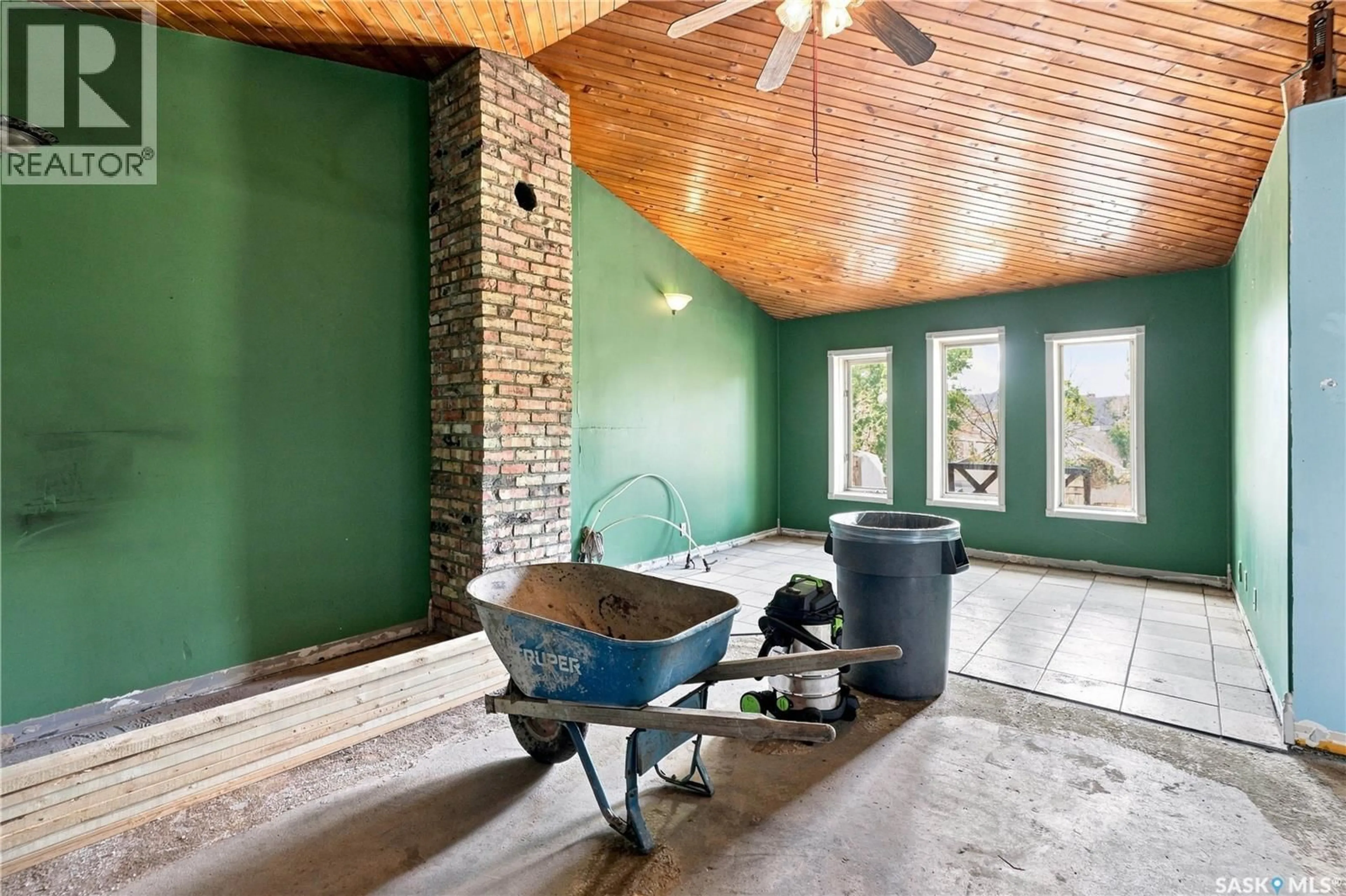 Laundry room for GREAT BEND ACREAGE, Great Bend Rm No. 405 Saskatchewan S0K0N0