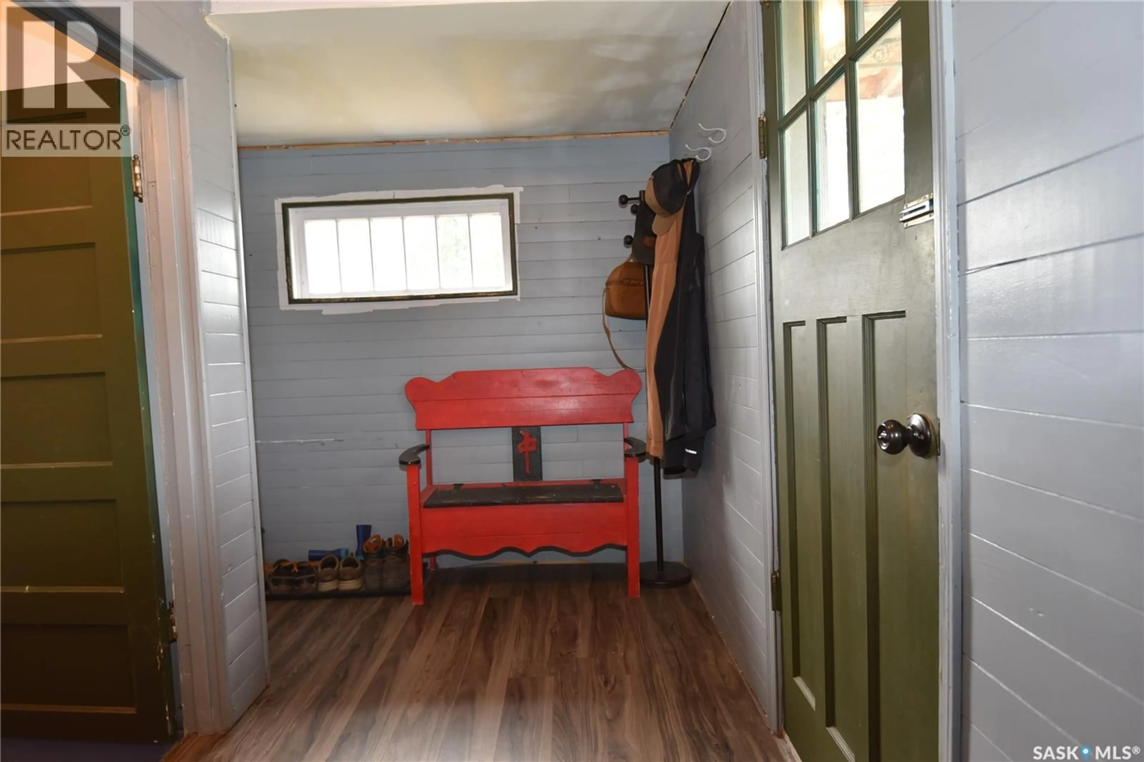 Indoor entryway for 218 4A STREET, Nipawin Saskatchewan S0E1E0