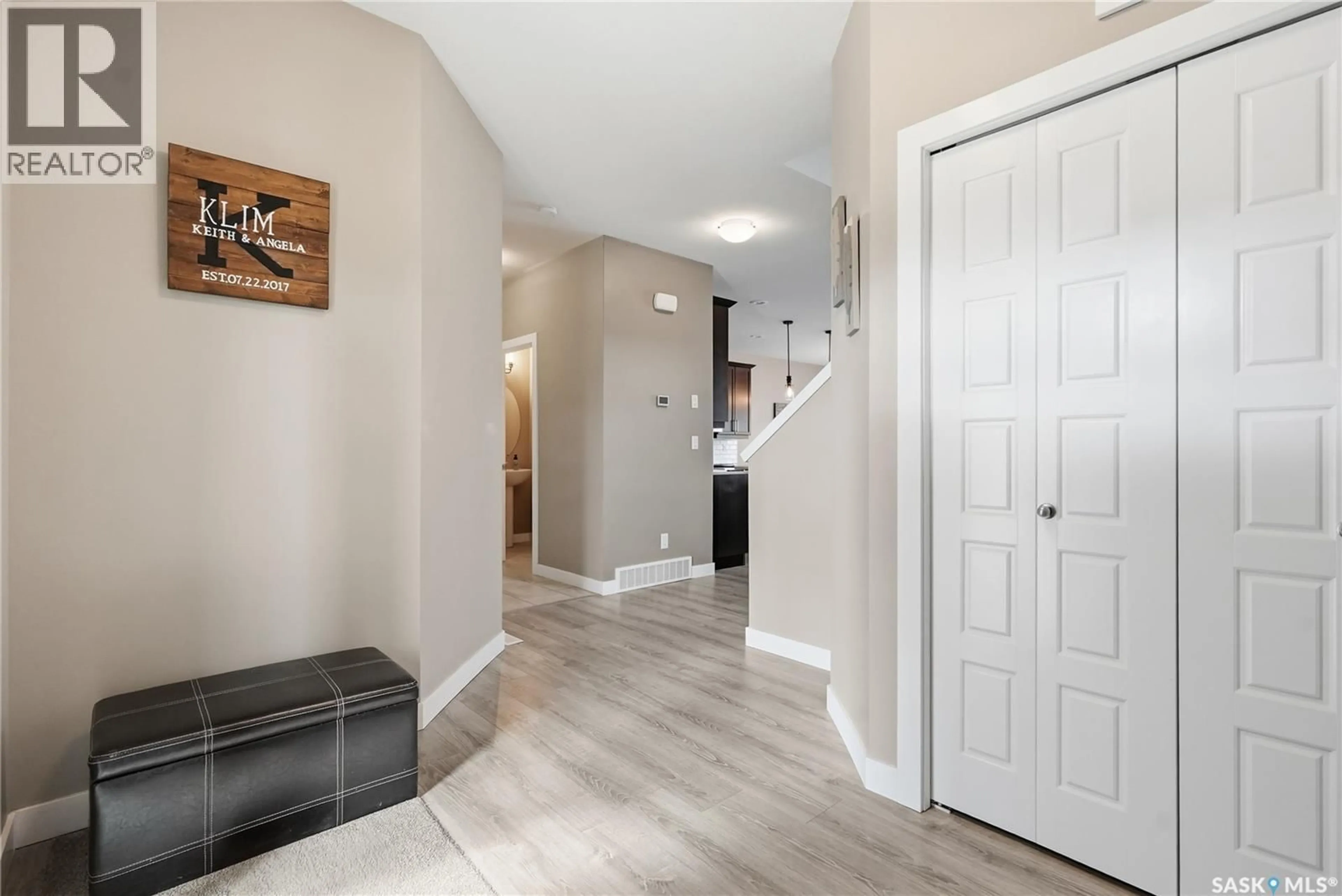 Indoor entryway for 118 STROMBERG CRESCENT, Saskatoon Saskatchewan S7L6M9