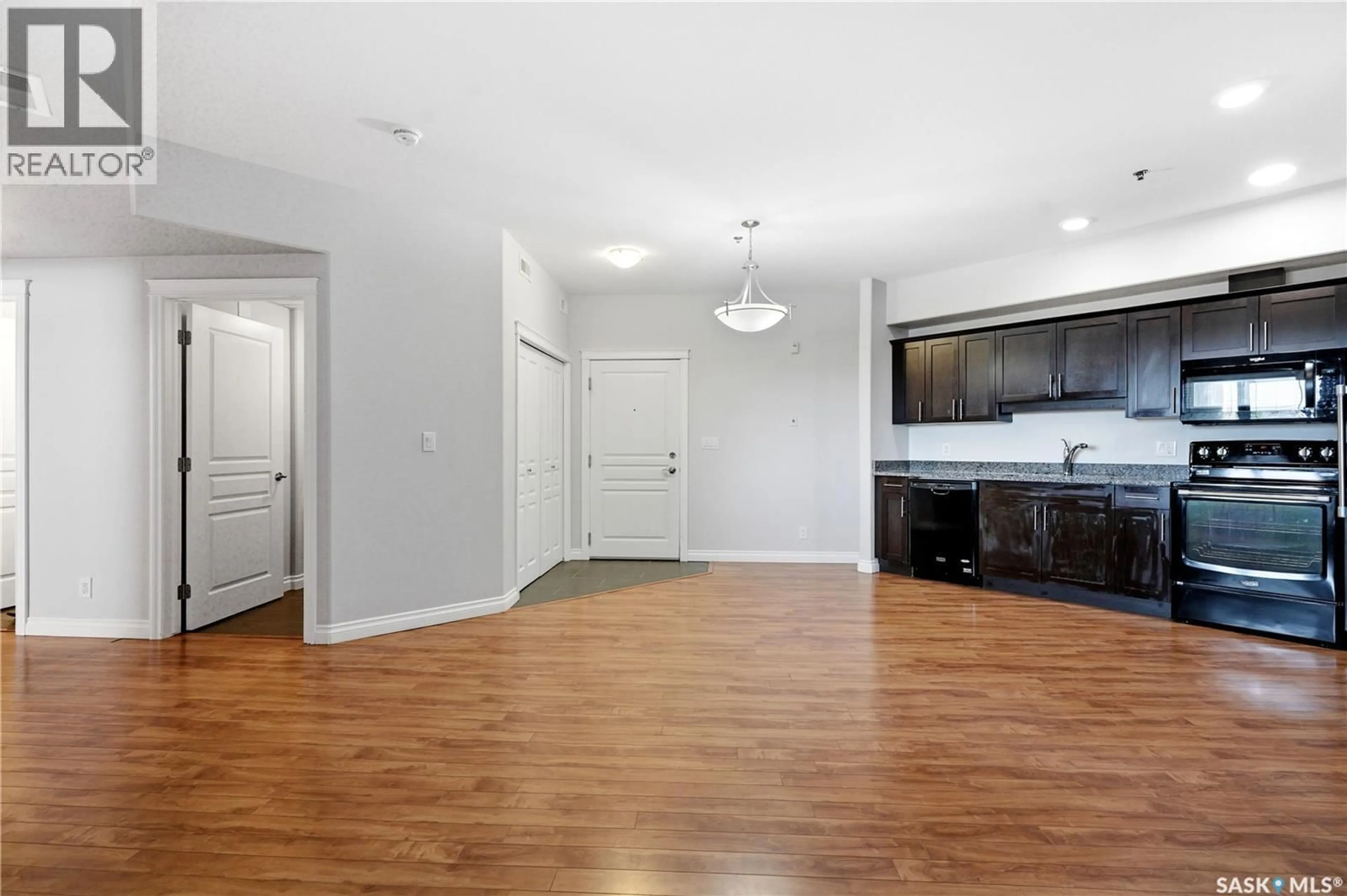 A pic of a room for 412 - 213 WILLOWGROVE SQUARE, Saskatoon Saskatchewan S7W0T2