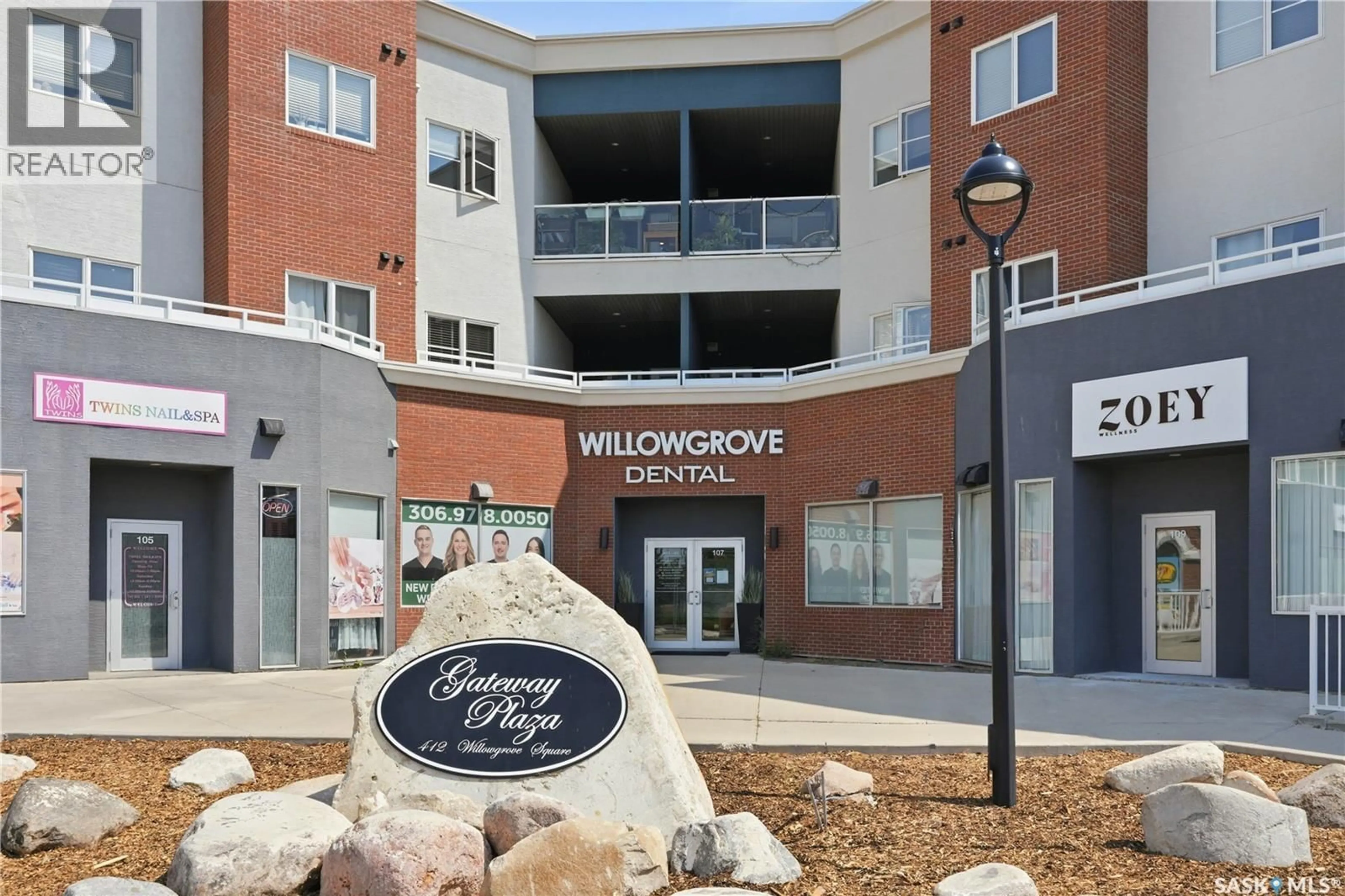 Indoor foyer for 412 - 213 WILLOWGROVE SQUARE, Saskatoon Saskatchewan S7W0T2