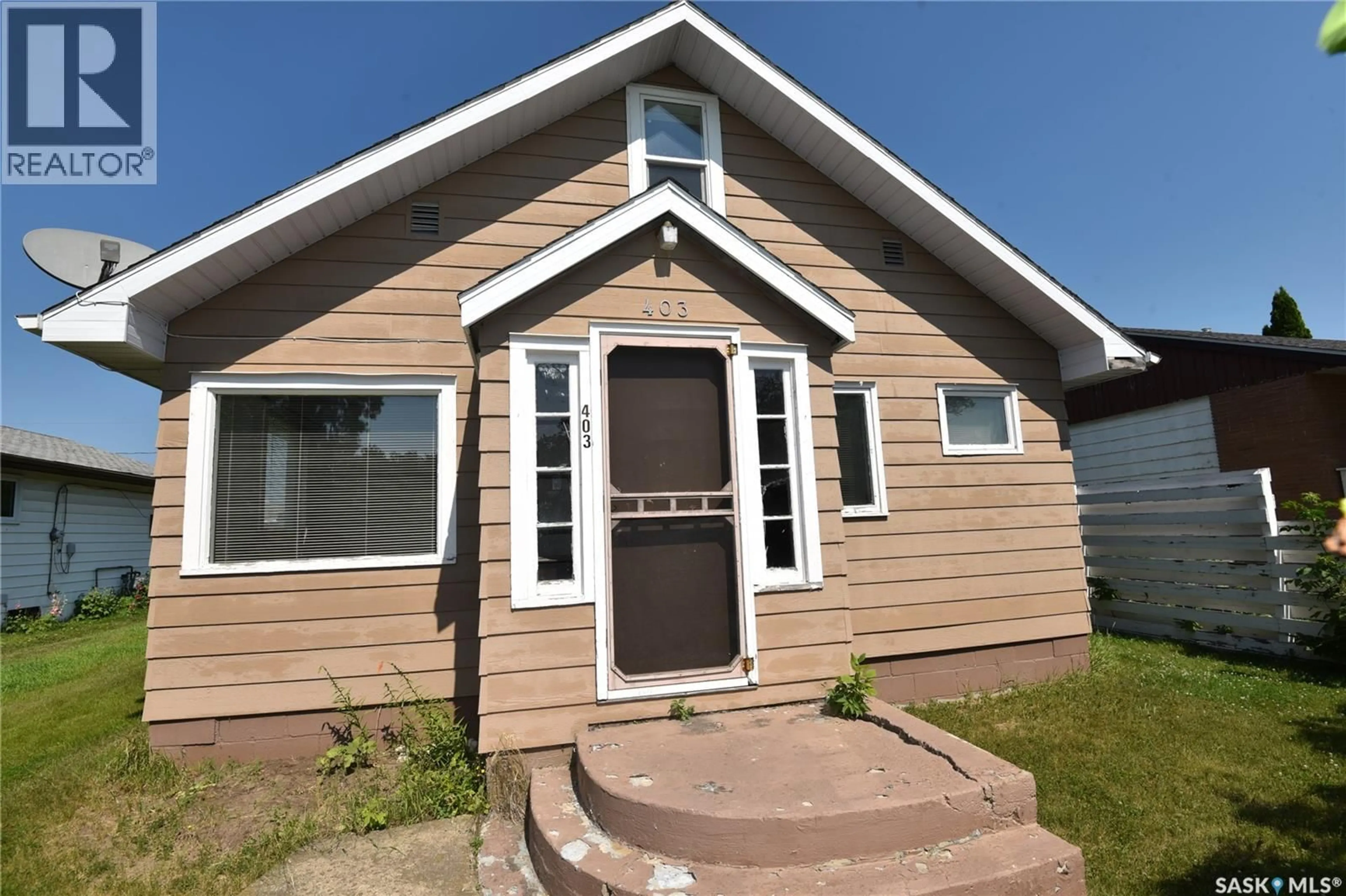Home with vinyl exterior material, street for 403 2ND STREET, Nipawin Saskatchewan S0E1E0
