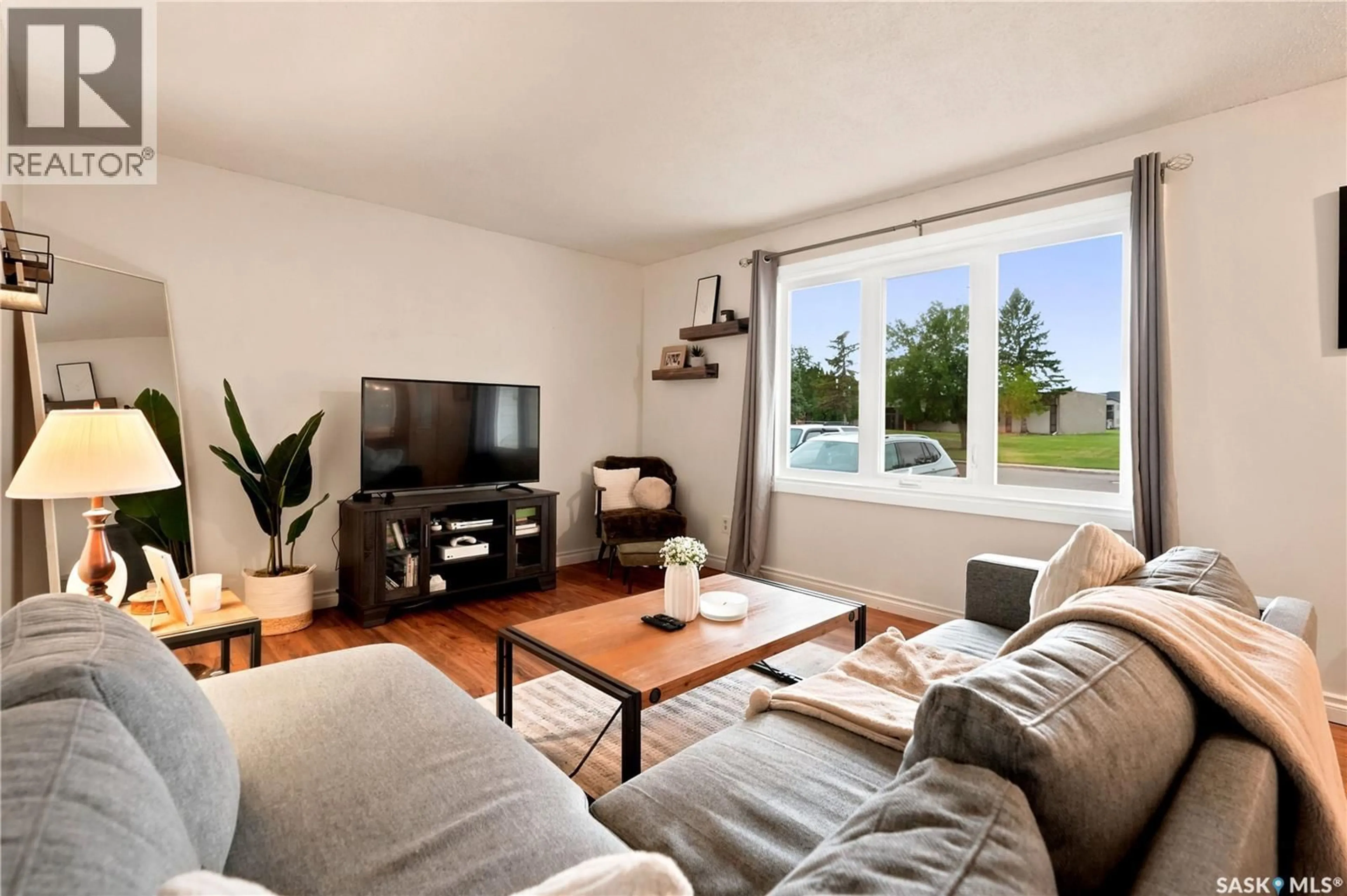 Living room with furniture, unknown for 1063 DOROTHY STREET, Regina Saskatchewan S4X1E8