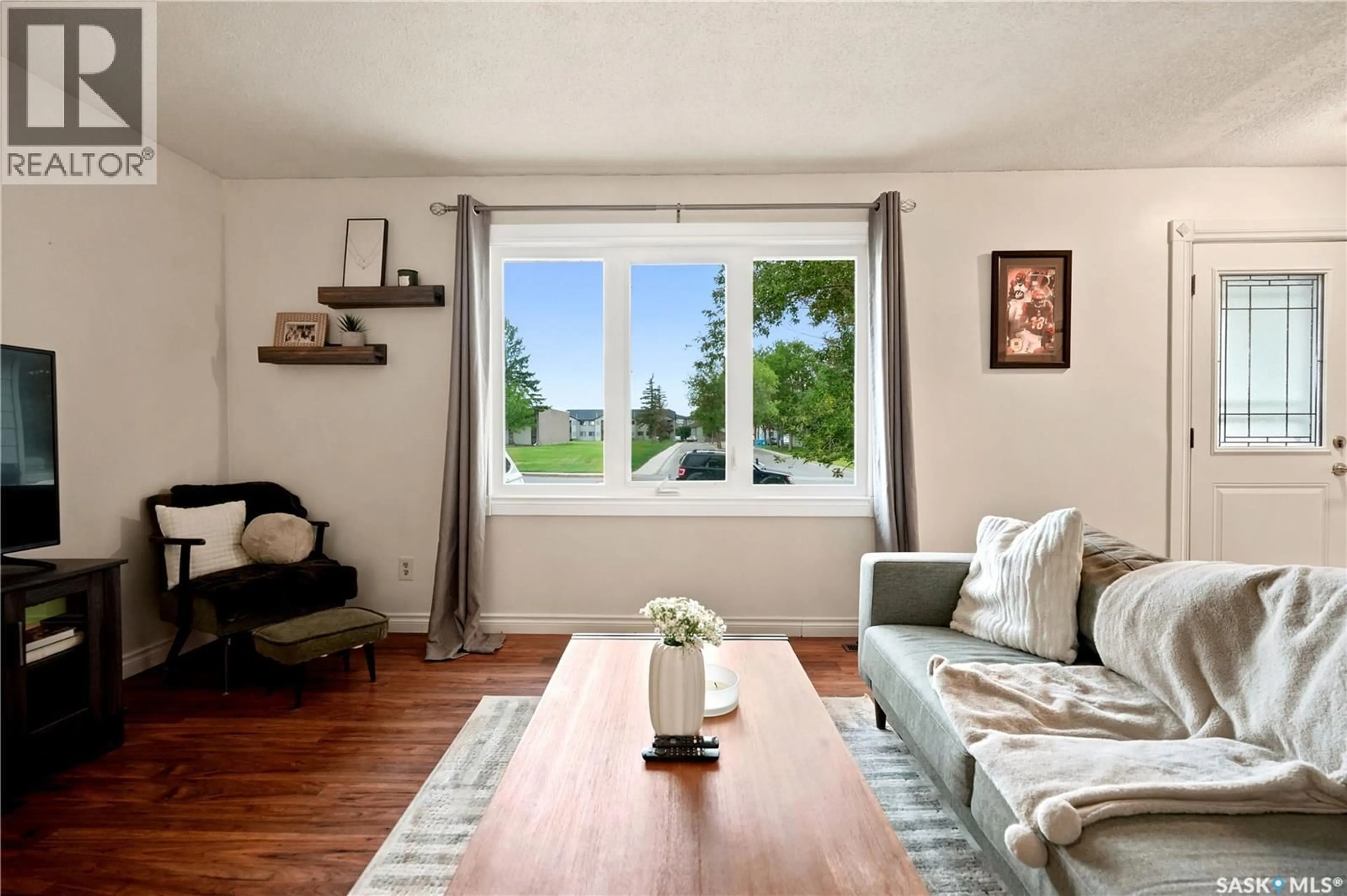 Living room with furniture, wood/laminate floor for 1063 DOROTHY STREET, Regina Saskatchewan S4X1E8