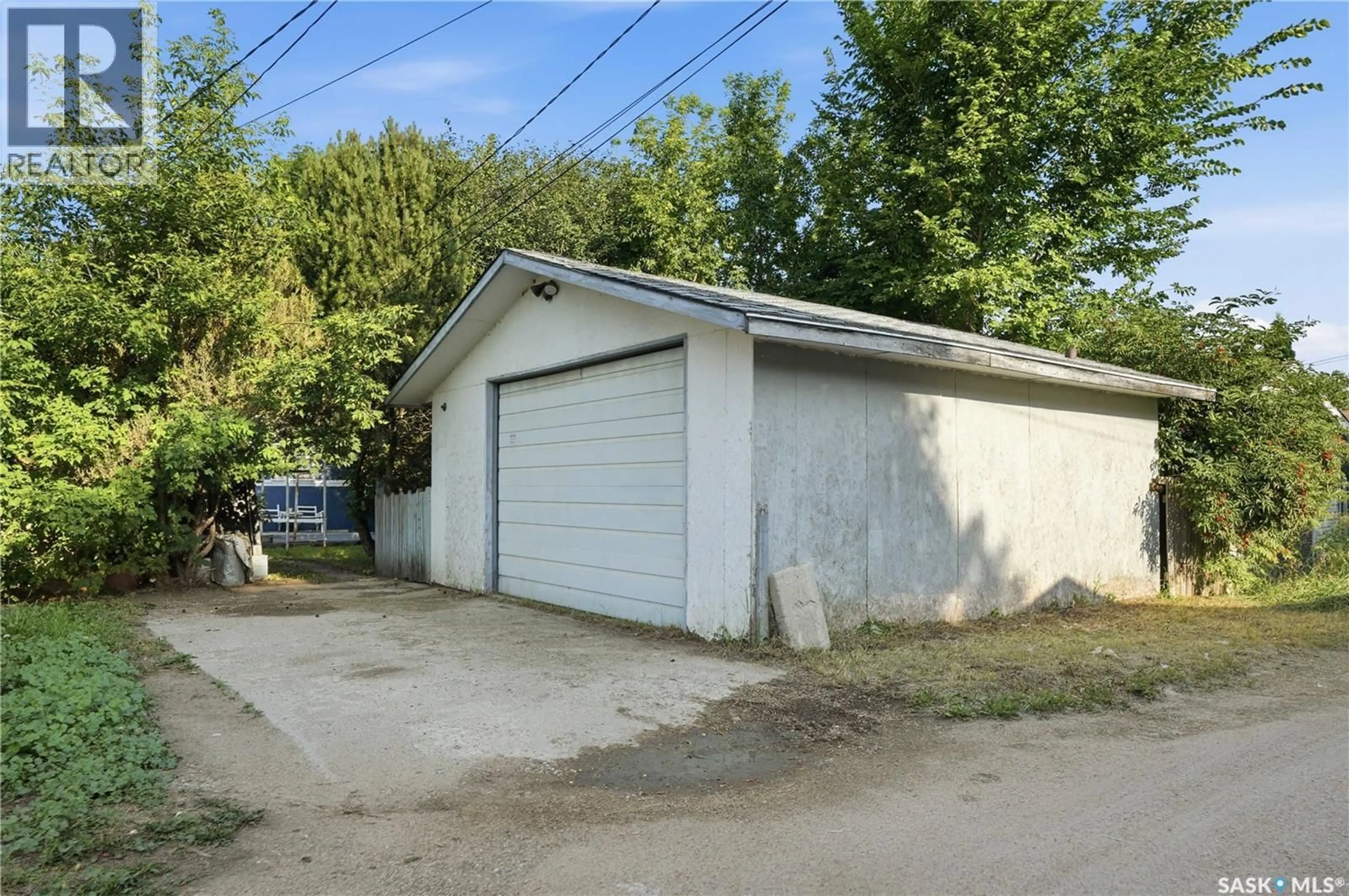 Shed for 1015 J AVENUE, Saskatoon Saskatchewan S7L2L3