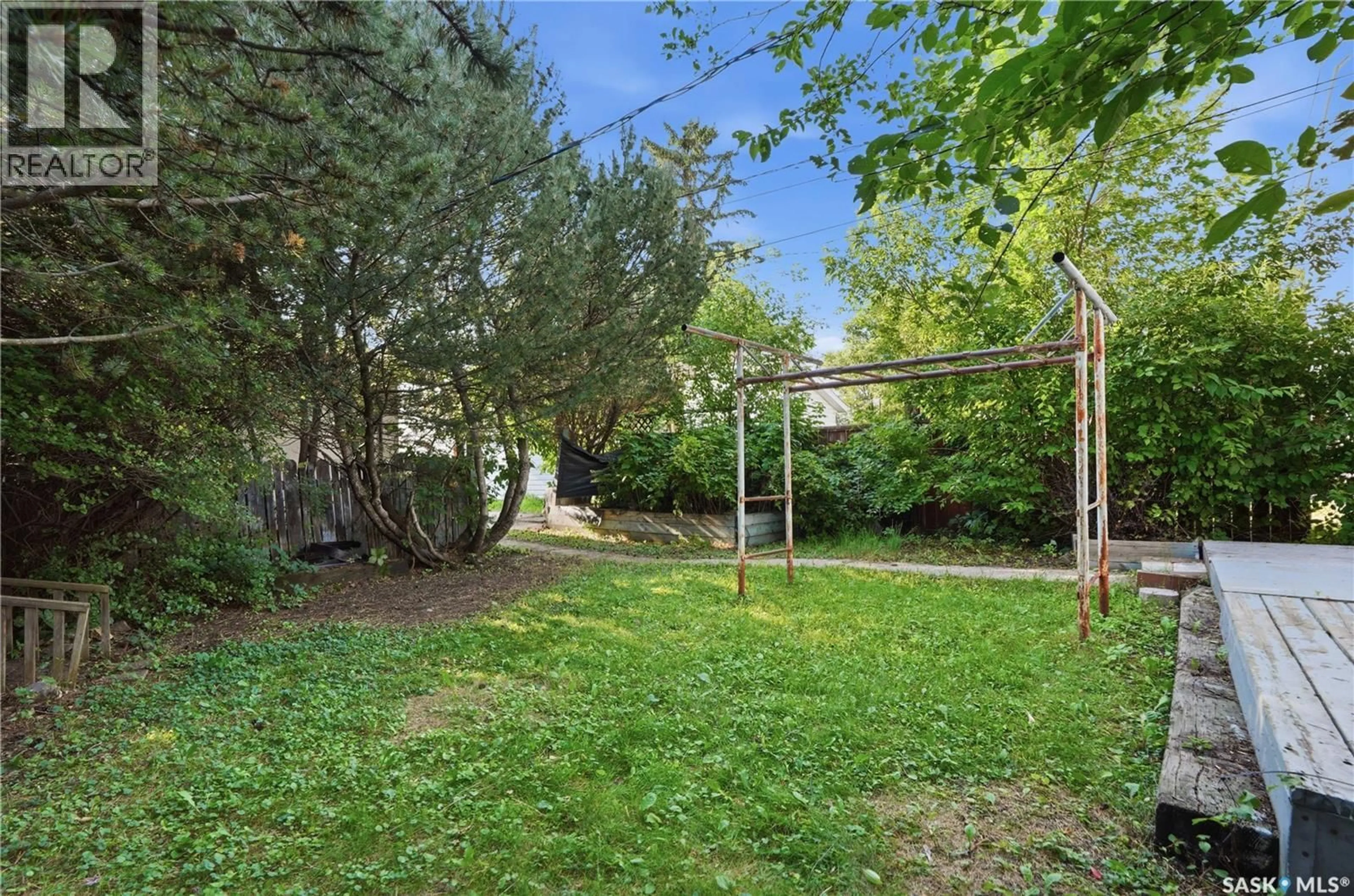 Patio, forest/trees view for 1015 J AVENUE, Saskatoon Saskatchewan S7L2L3