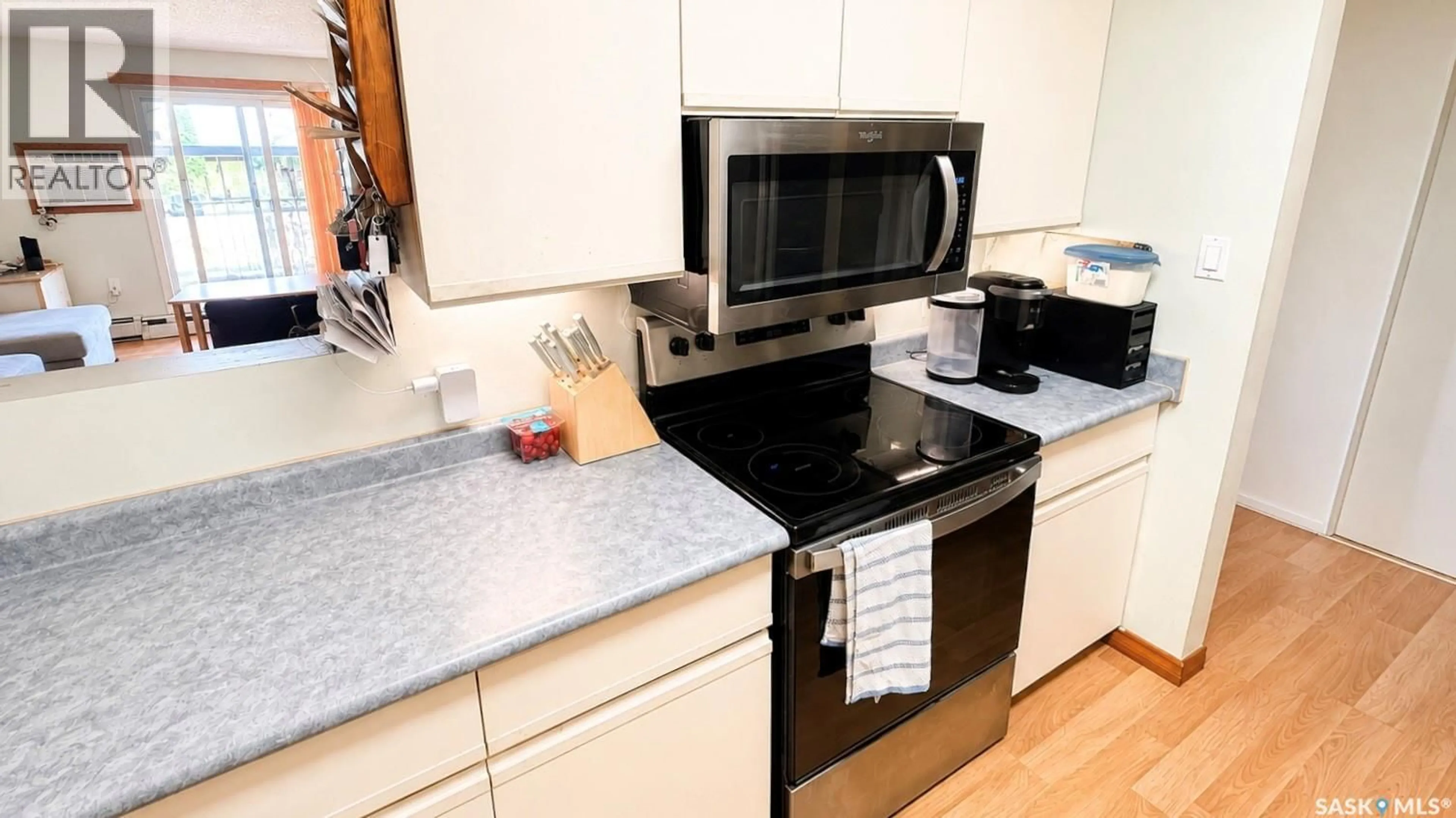 Standard kitchen, unknown for 216 3420 PARK STREET, Regina Saskatchewan S4V2M9