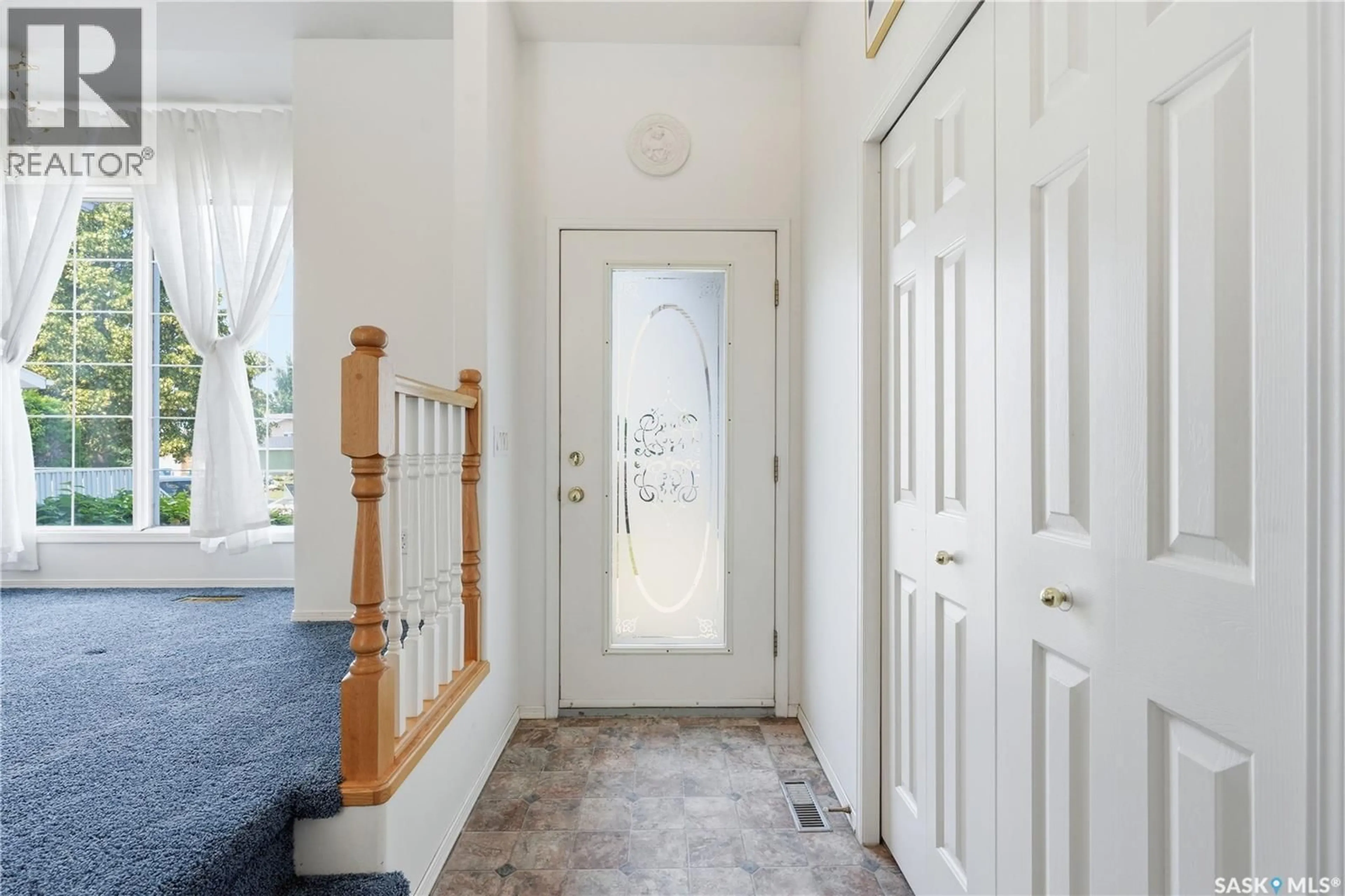 Indoor entryway for 502 SCISSONS CRESCENT, Saskatoon Saskatchewan S7S1C2