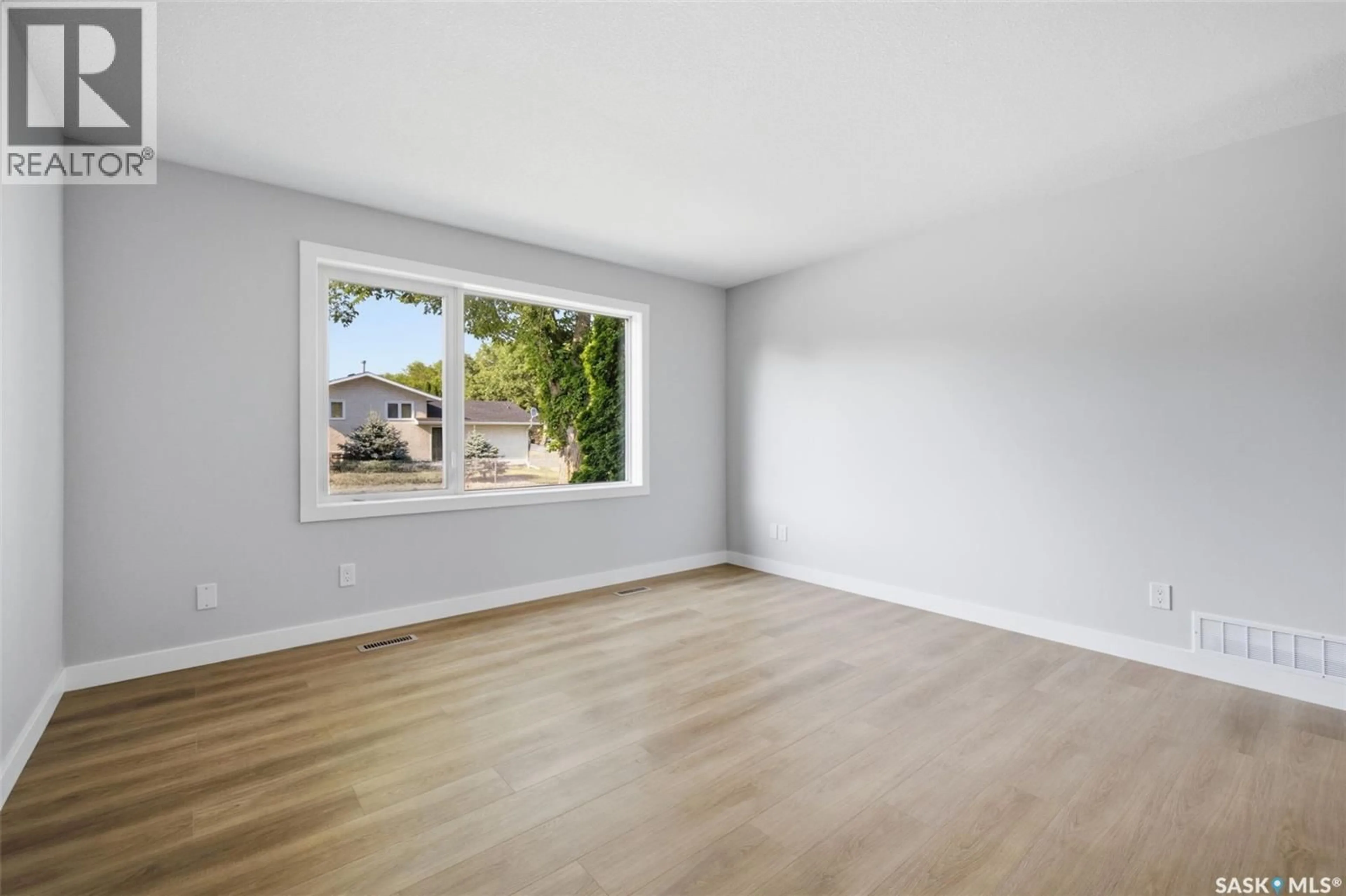 A pic of a room for 402 FULTON DRIVE, Regina Saskatchewan S4X2K1