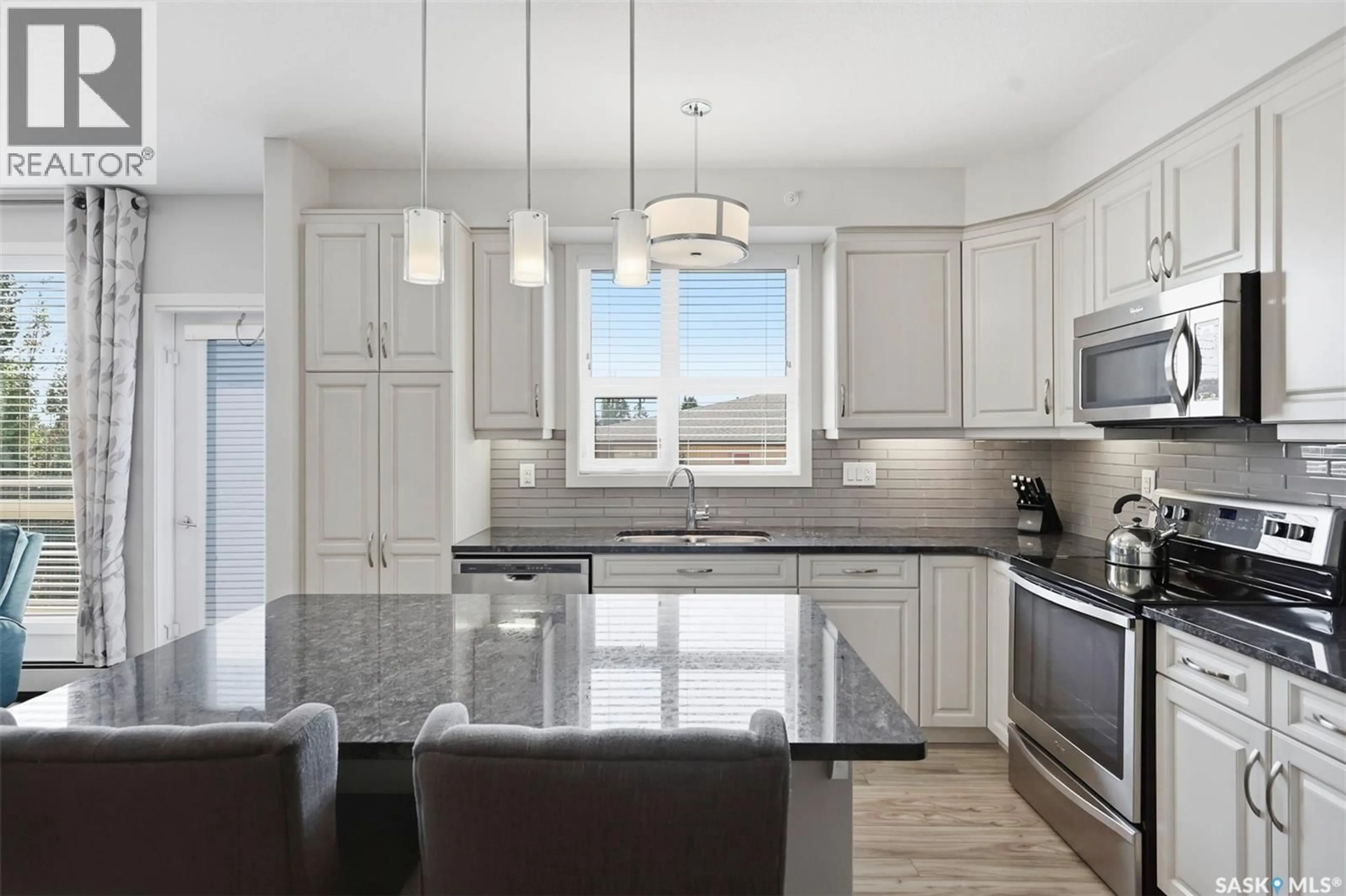 Open concept kitchen, ceramic/tile floor for 1025 - 310 MOSS AVENUE, Saskatoon Saskatchewan S7H4C7