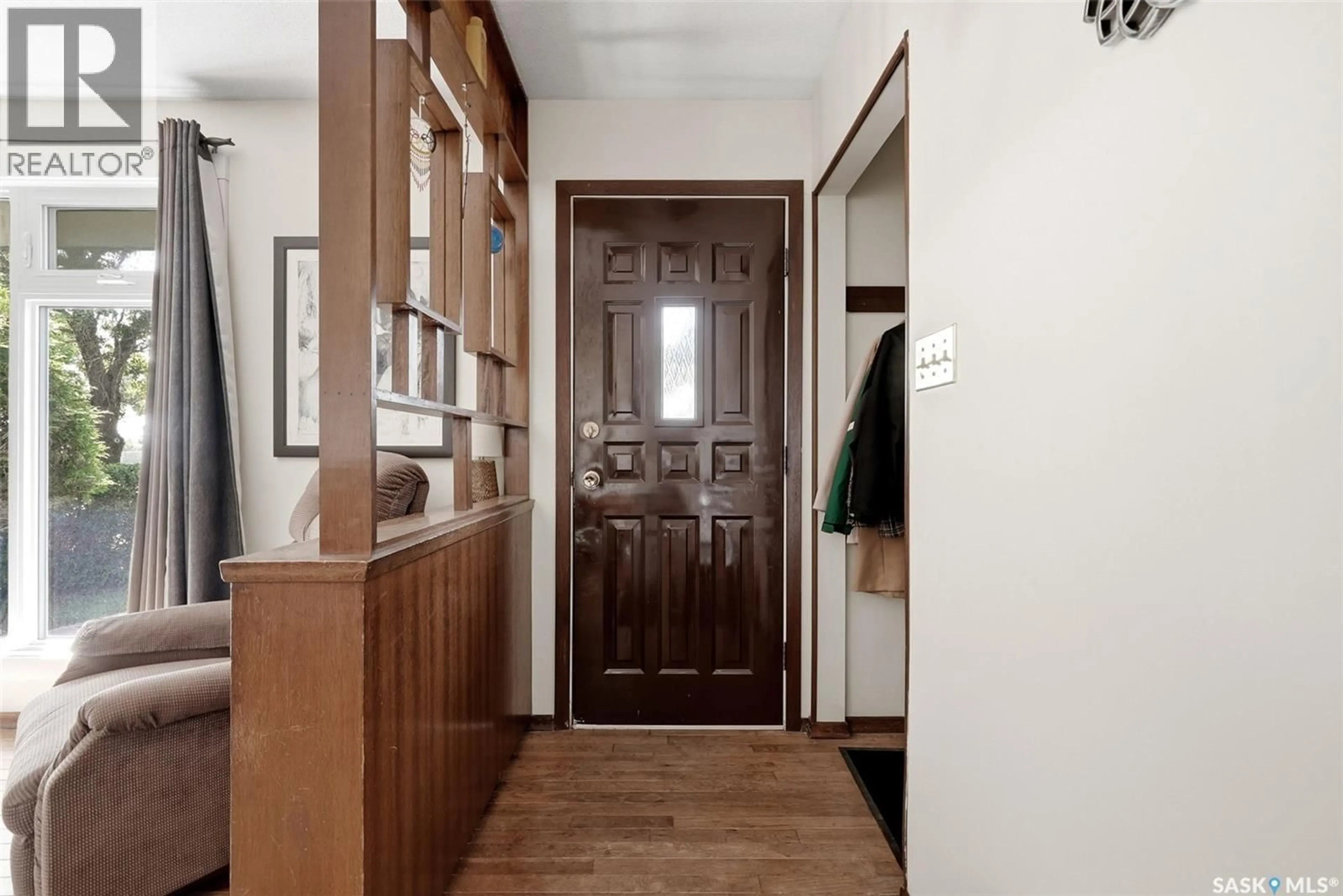 Indoor entryway for 7208 DEWDNEY AVENUE, Regina Saskatchewan S4T1E6