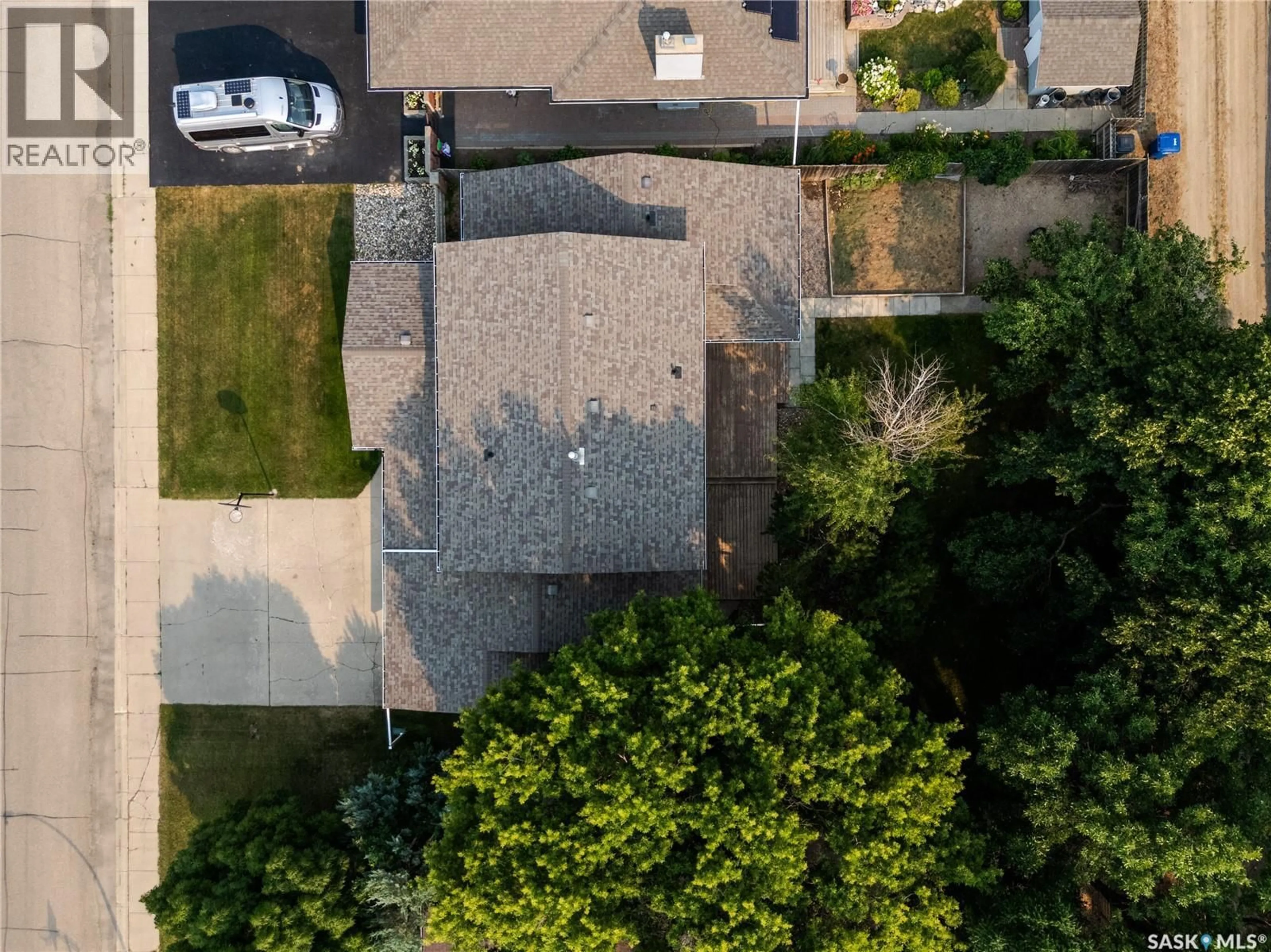 A pic from outside/outdoor area/front of a property/back of a property/a pic from drone, street for 1287 SIMCOE STREET, Moose Jaw Saskatchewan S6H3J5