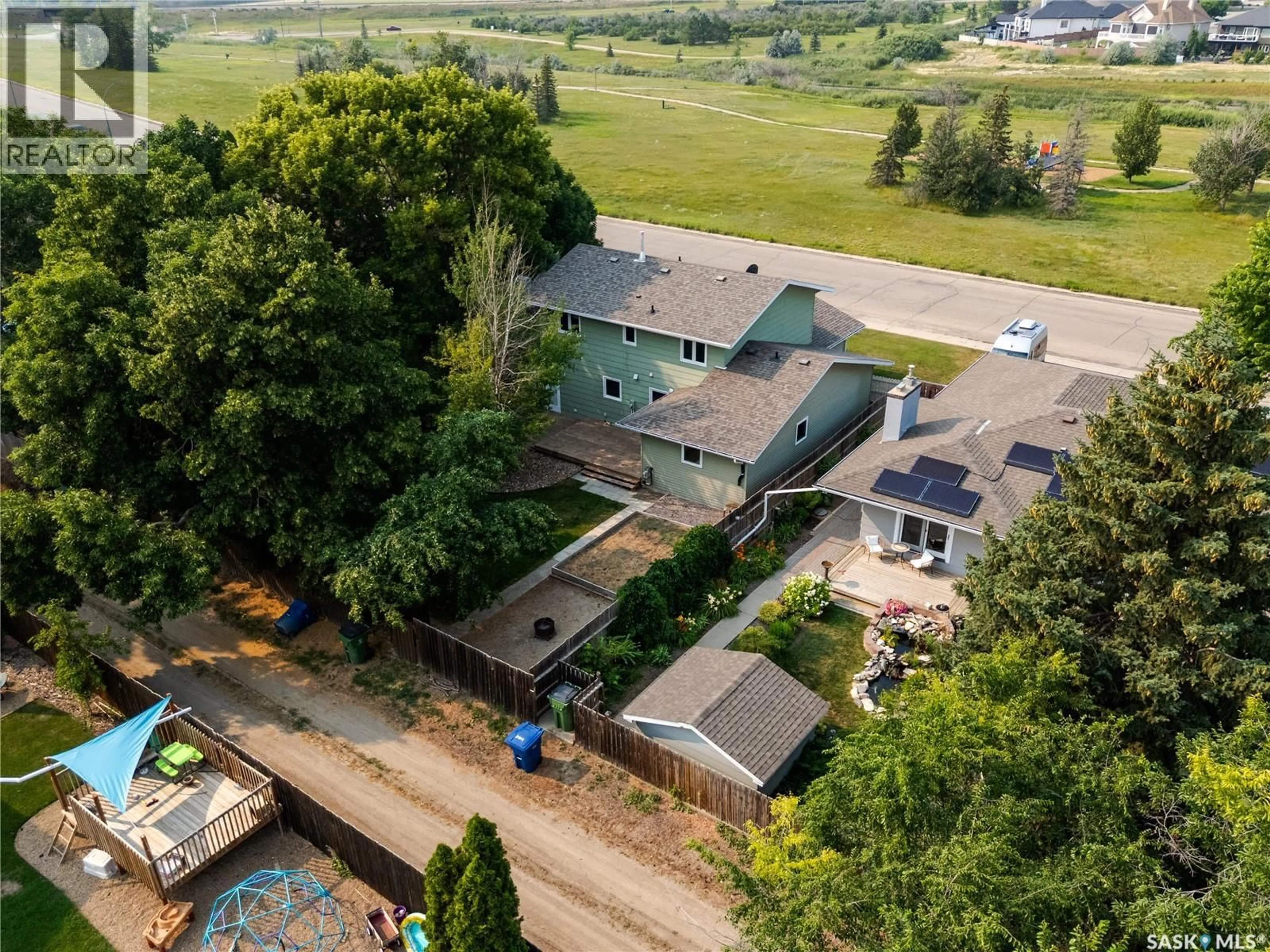 A pic from outside/outdoor area/front of a property/back of a property/a pic from drone, building for 1287 SIMCOE STREET, Moose Jaw Saskatchewan S6H3J5