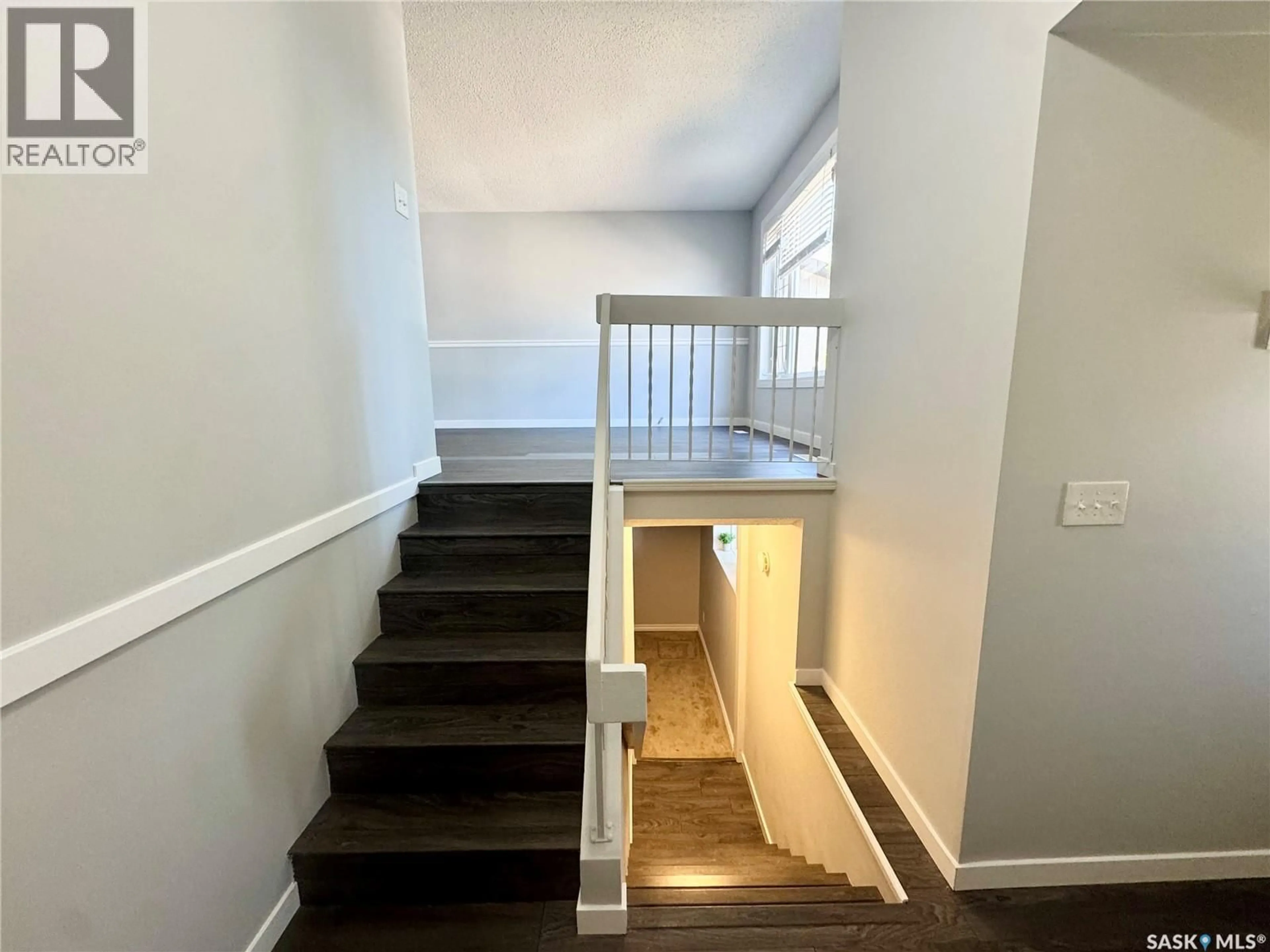 Stairs for 2907 JENKINS DRIVE, Regina Saskatchewan S4N6W3