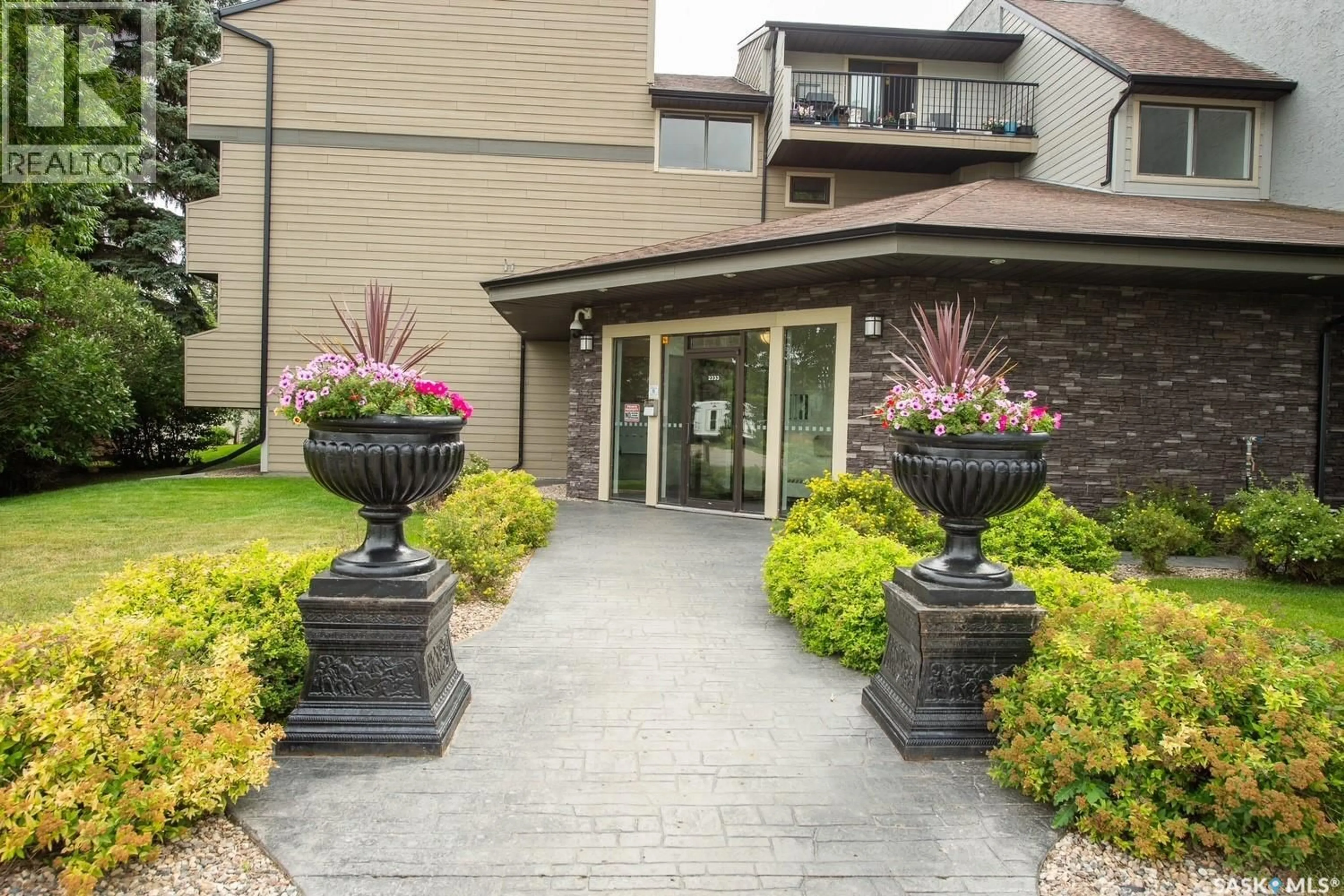 Patio, unknown for 113 2233 ST HENRY AVENUE, Saskatoon Saskatchewan S7M5K6