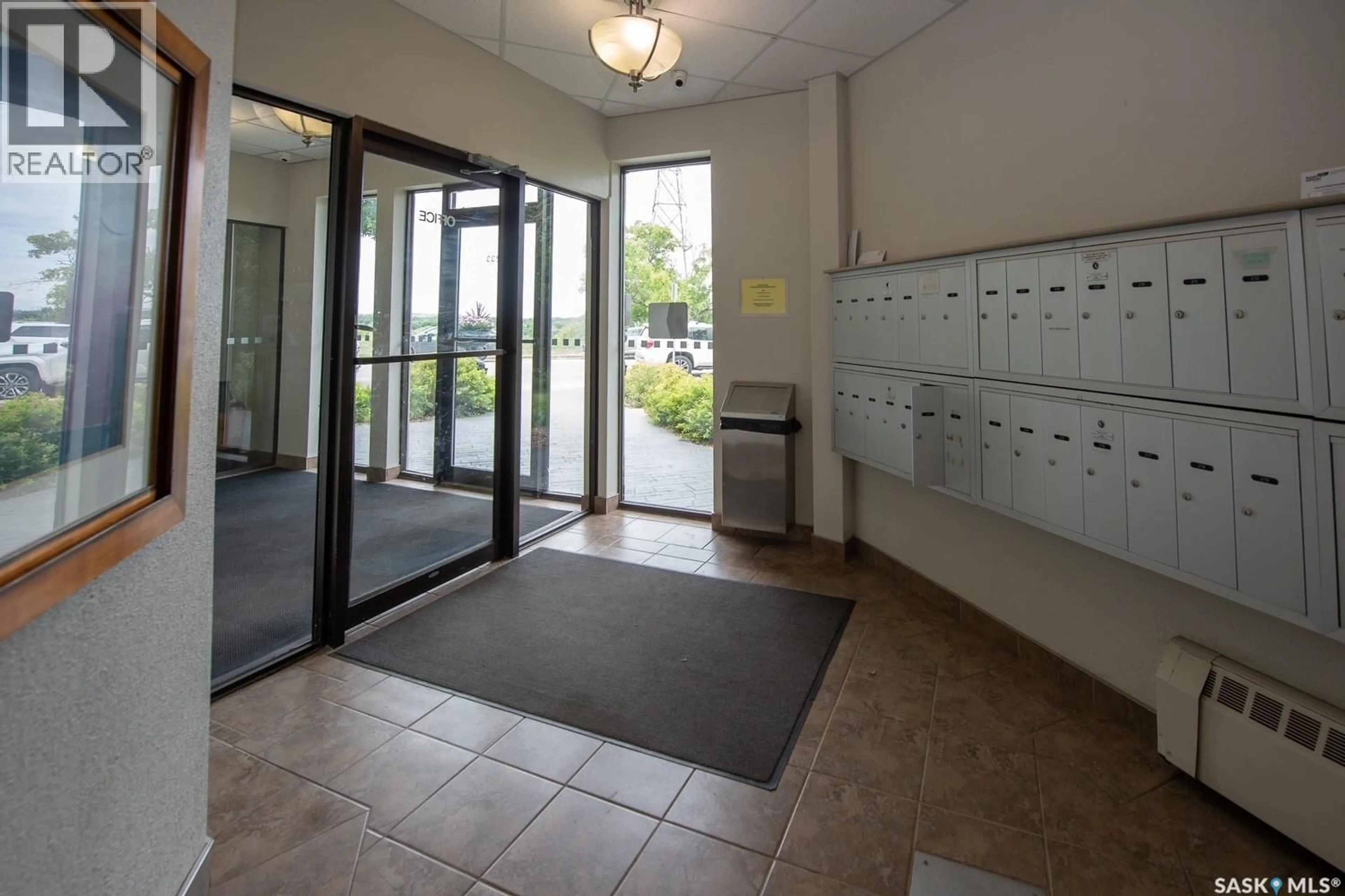 Indoor foyer for 113 2233 ST HENRY AVENUE, Saskatoon Saskatchewan S7M5K6