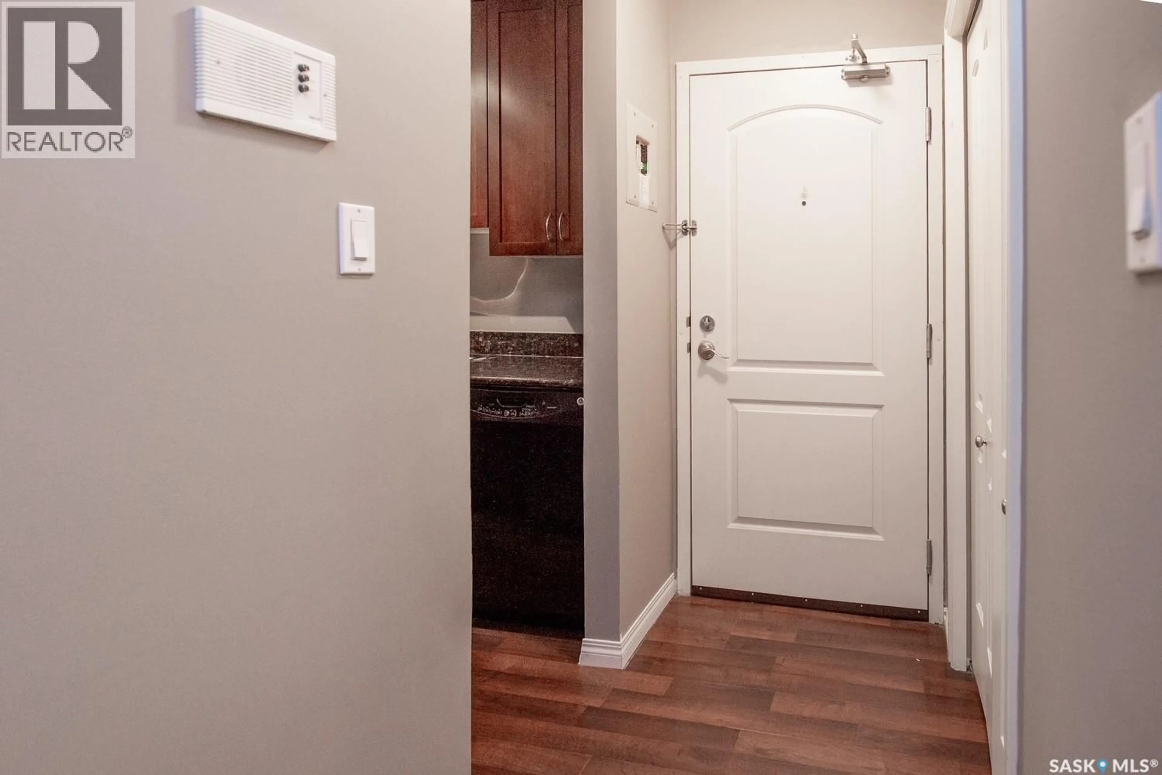 Indoor entryway for 113 2233 ST HENRY AVENUE, Saskatoon Saskatchewan S7M5K6