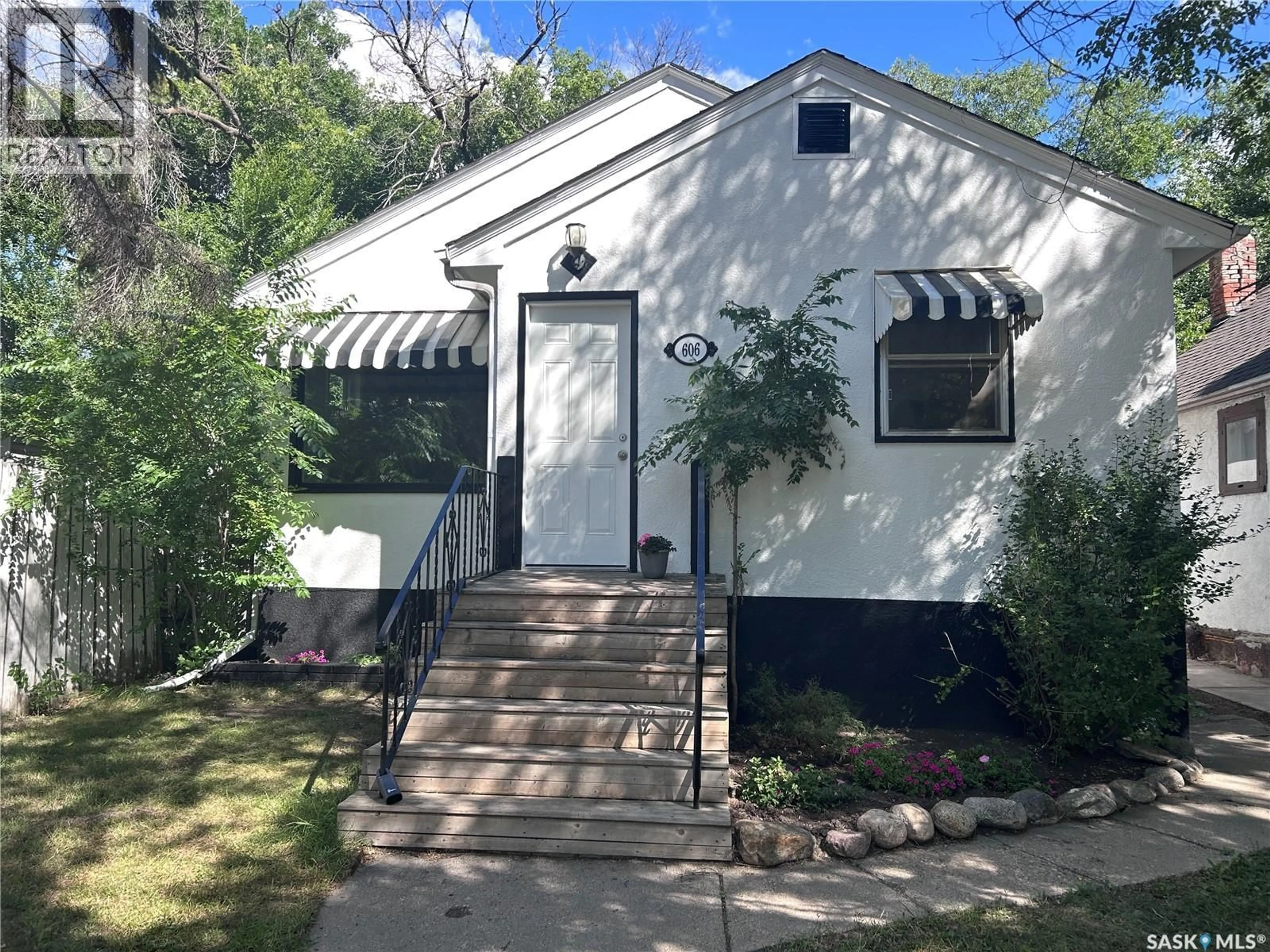 Home with vinyl exterior material, street for 606 BALMORAL STREET, Saskatoon Saskatchewan S7K0Y7