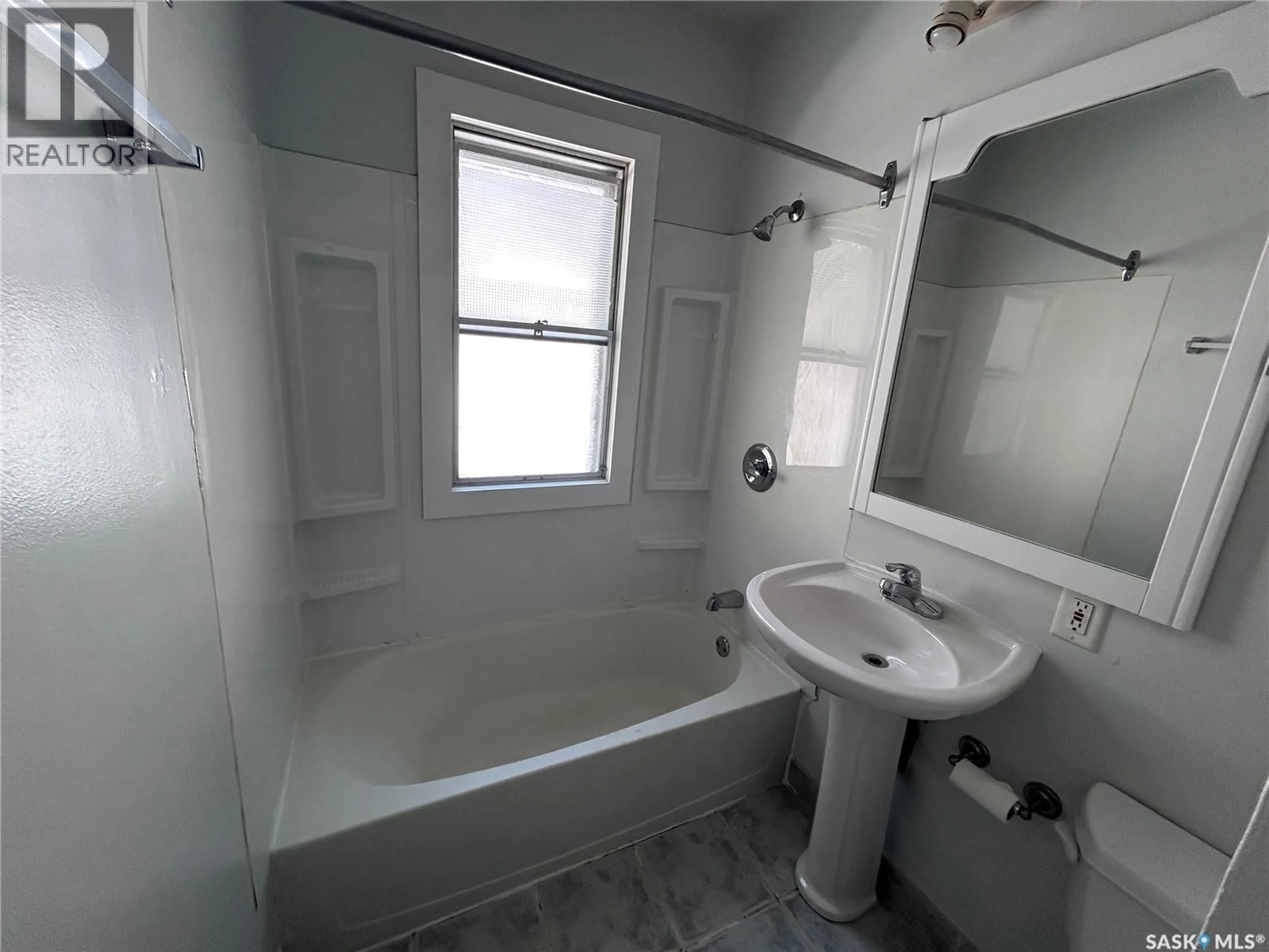 Standard bathroom, unknown for 606 BALMORAL STREET, Saskatoon Saskatchewan S7K0Y7