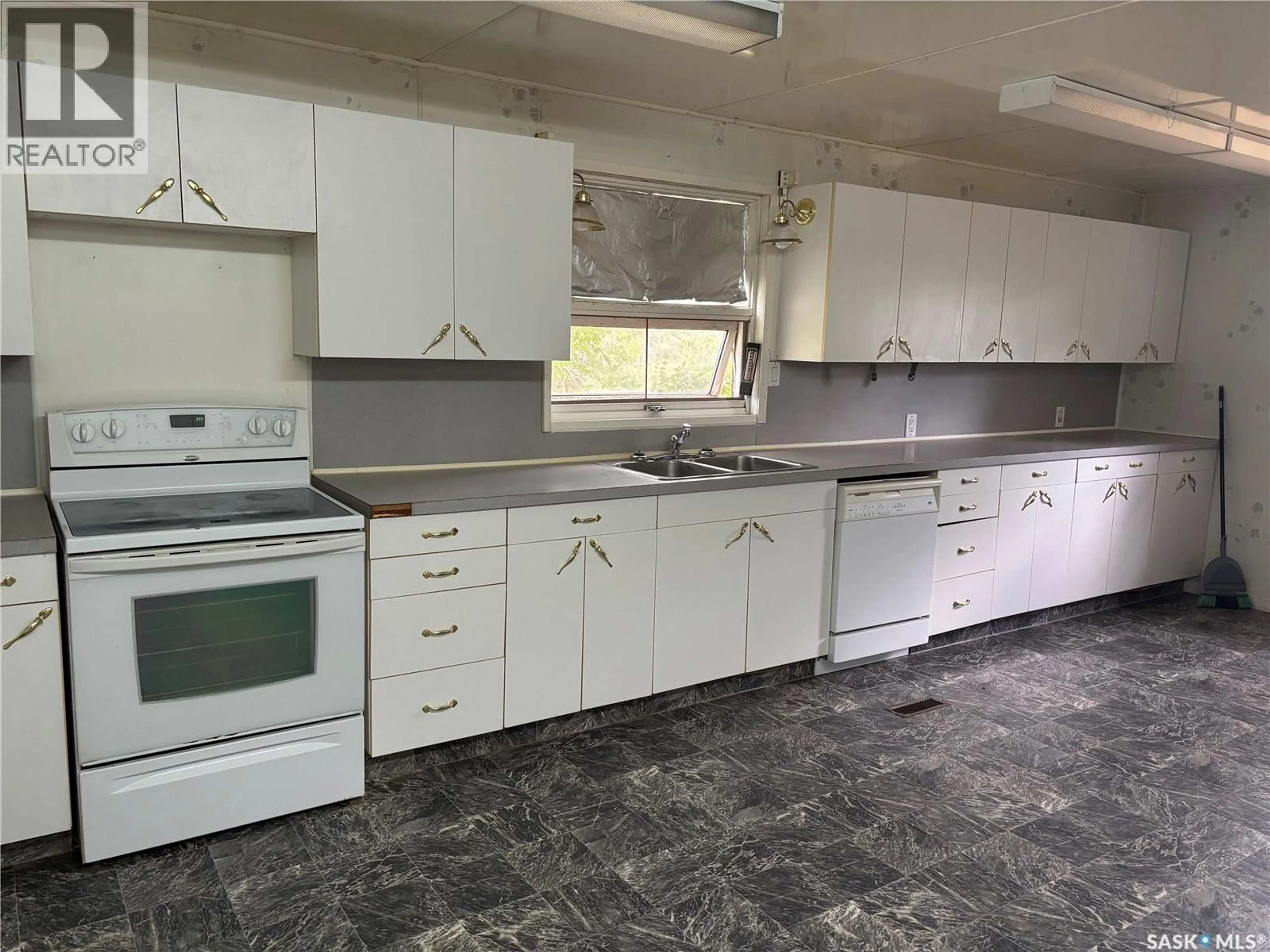 Standard kitchen, unknown for CANTUAR ACREAGE, Swift Current Rm No. 137 Saskatchewan S9H3V5