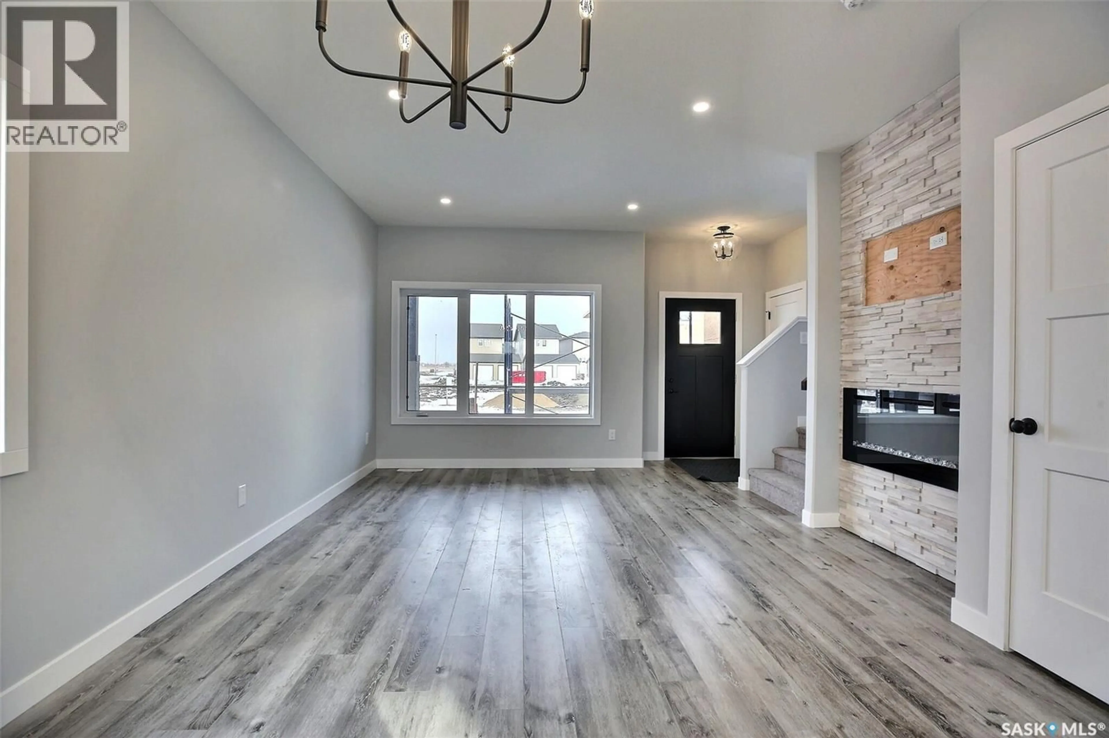 Indoor entryway for 2956 GREEN TURTLE ROAD, Regina Saskatchewan S4V4G4