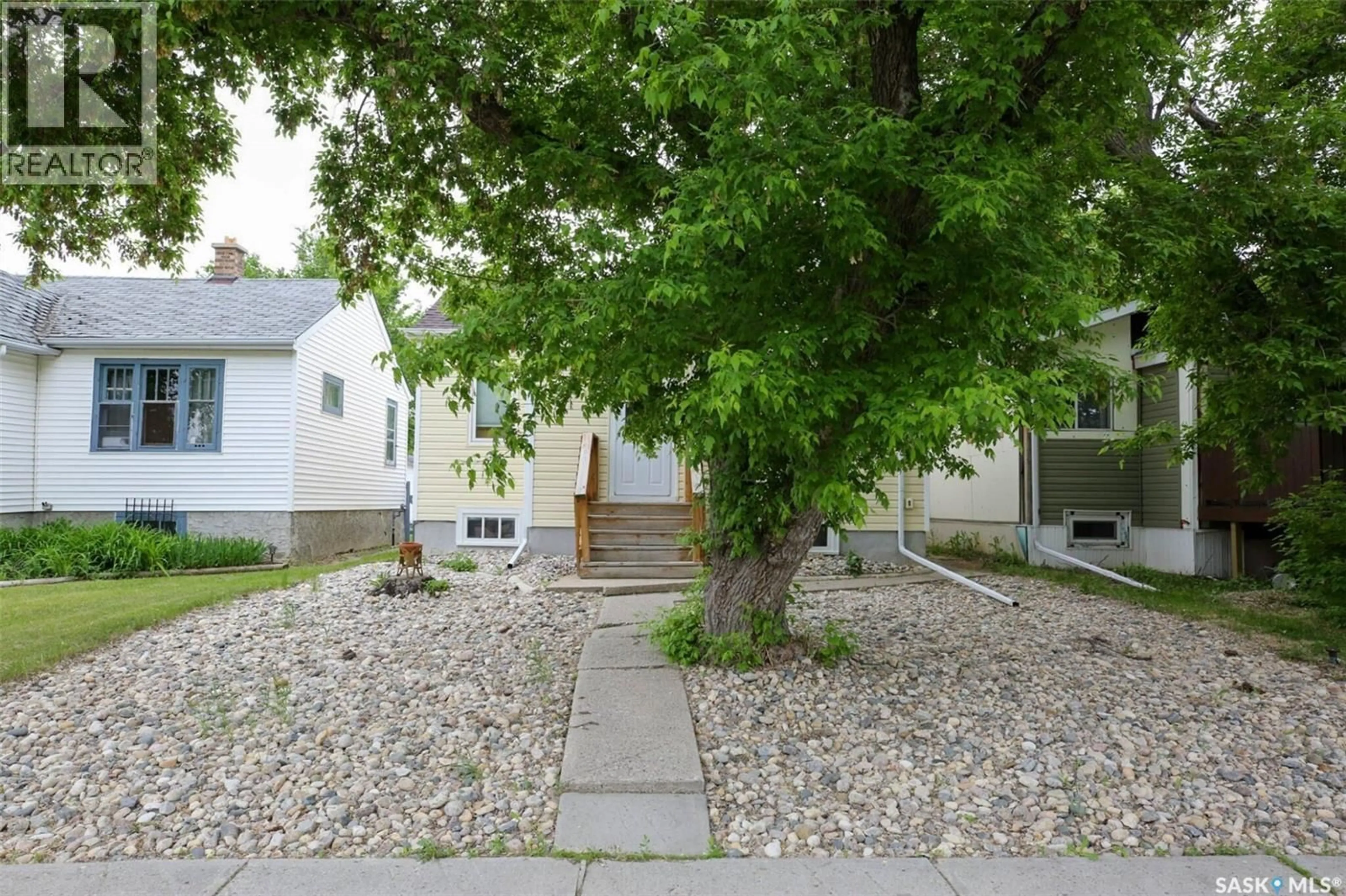 Patio, street for 2153 ELLIOTT STREET, Regina Saskatchewan S4N3H1