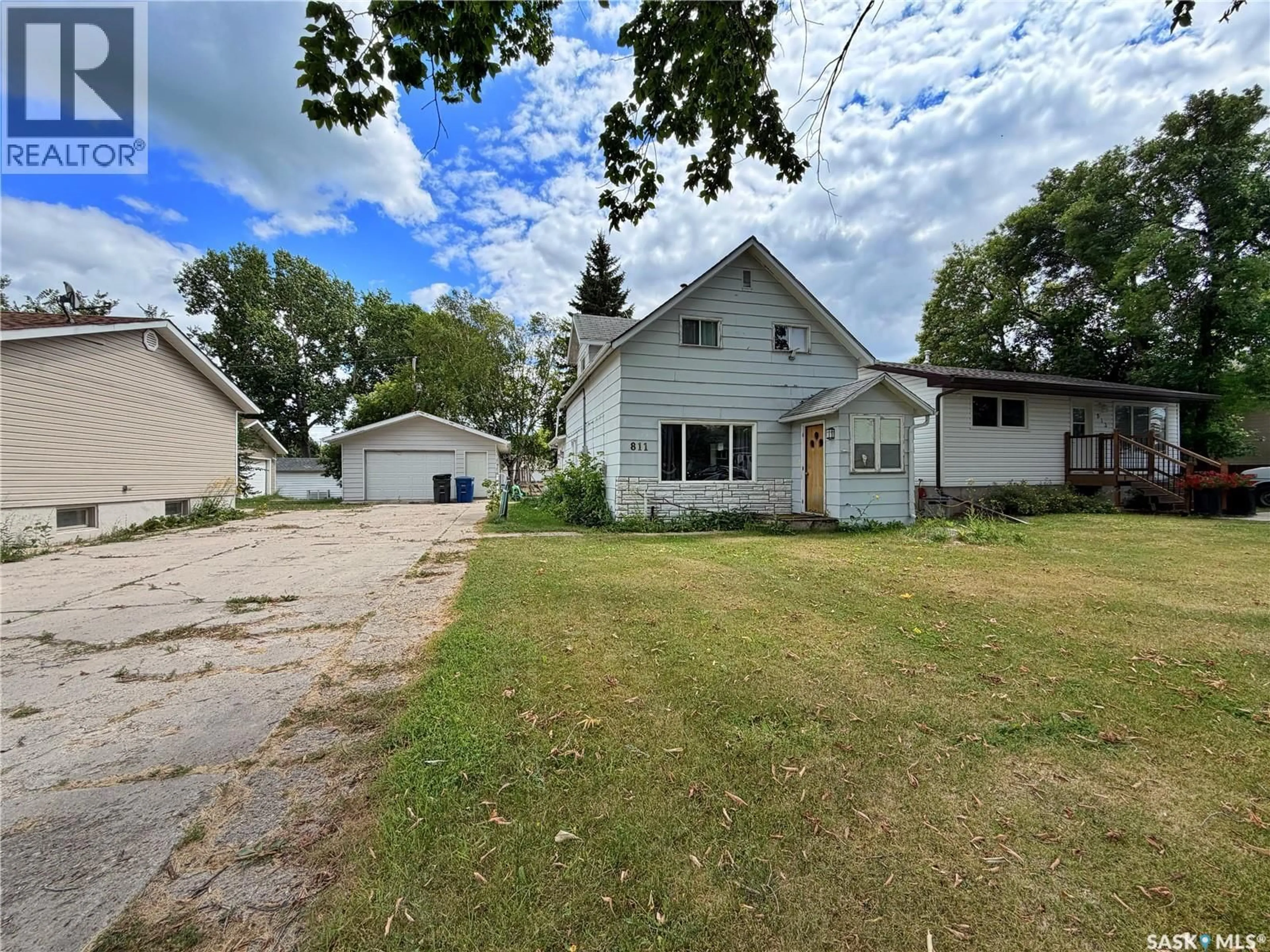 A pic from outside/outdoor area/front of a property/back of a property/a pic from drone, street for 811 MCNAUGHTON STREET, Moosomin Saskatchewan S0G3N0