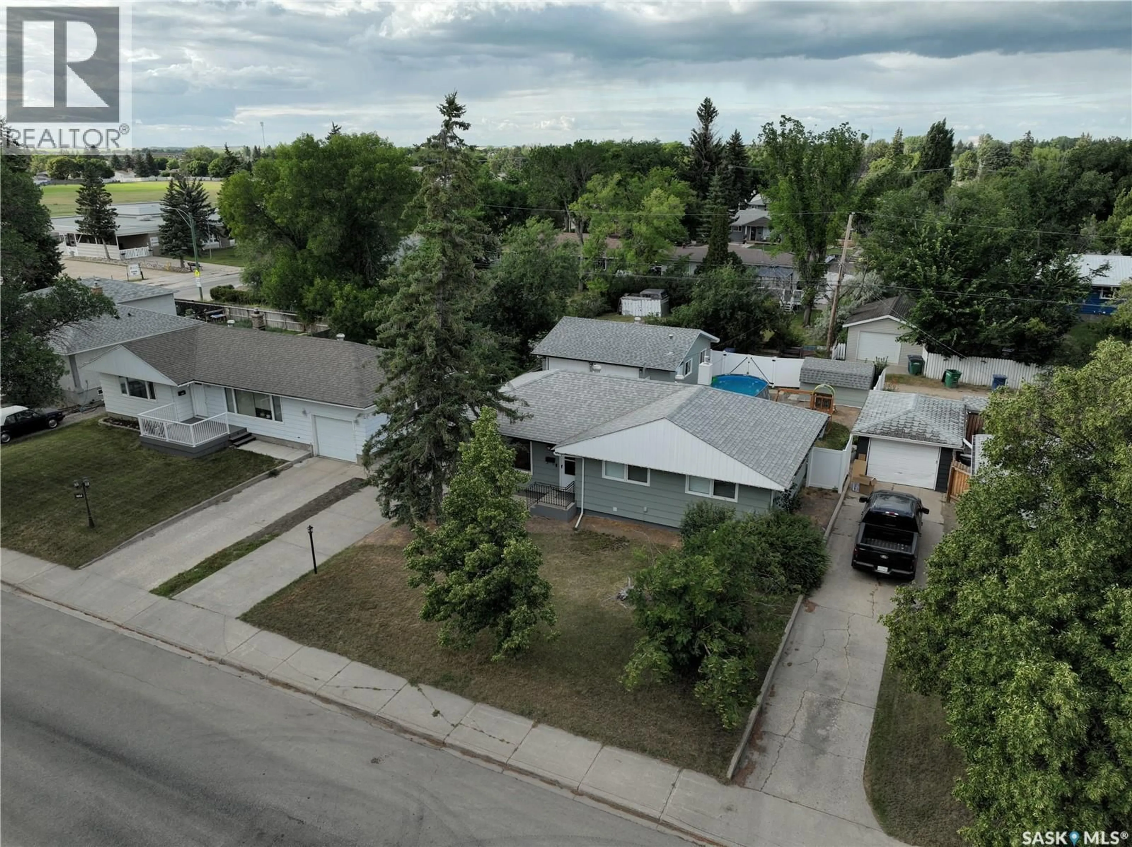 A pic from outside/outdoor area/front of a property/back of a property/a pic from drone, street for 1054 GRACE STREET, Moose Jaw Saskatchewan S6H3C3