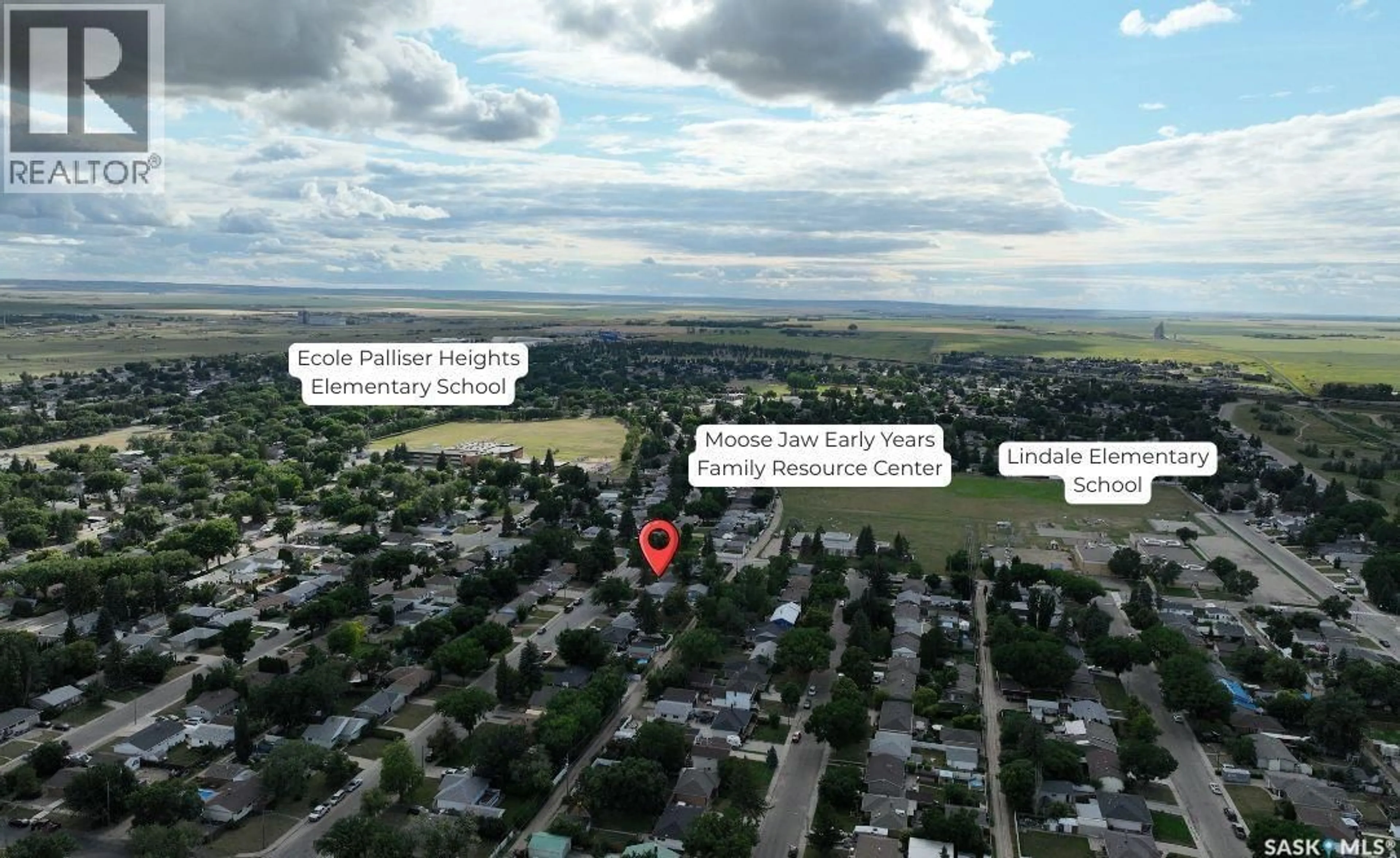 A pic from outside/outdoor area/front of a property/back of a property/a pic from drone, street for 1054 GRACE STREET, Moose Jaw Saskatchewan S6H3C3