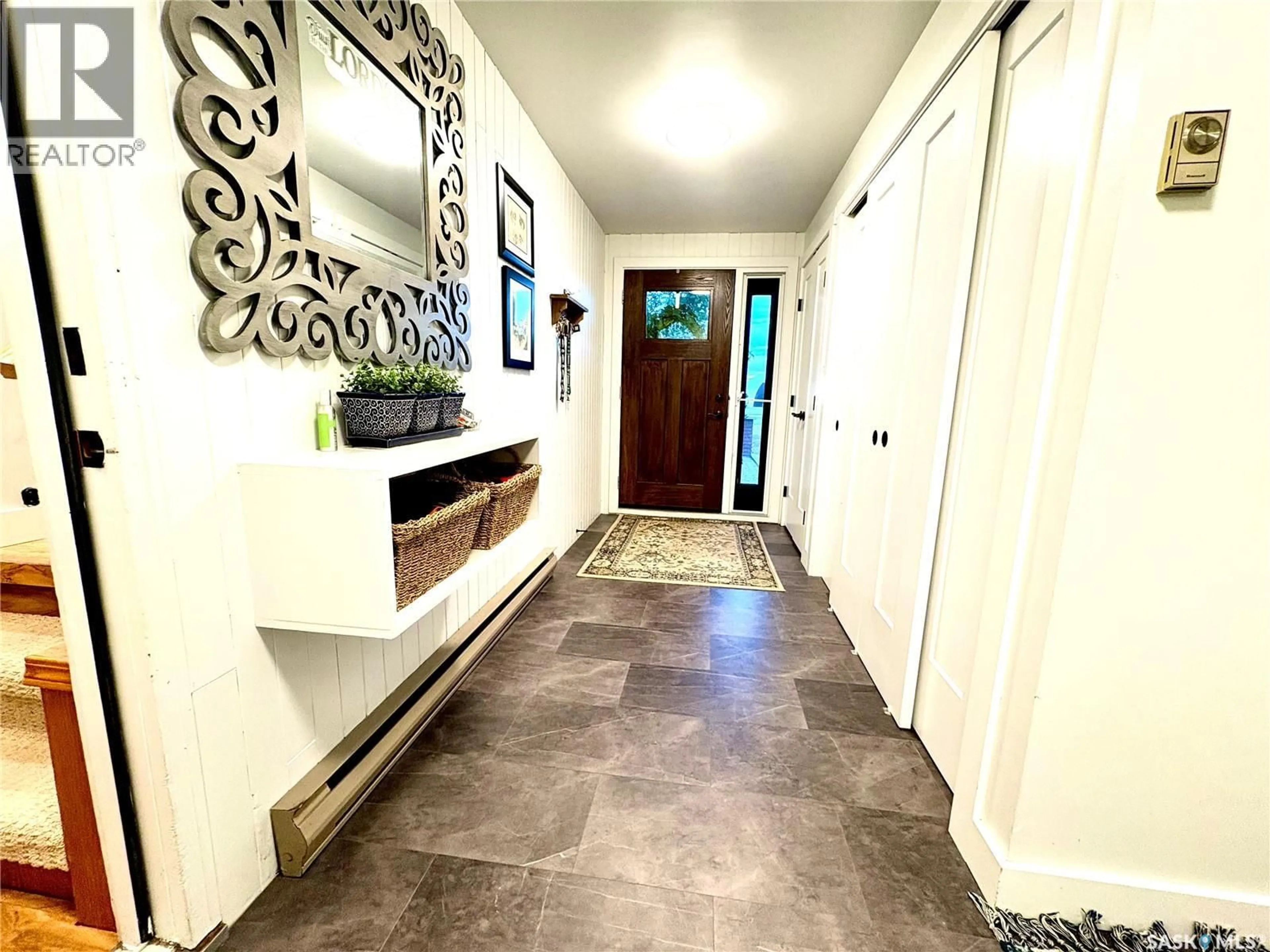 Indoor entryway for HAGUE ACREAGE, Rosthern Rm No. 403 Saskatchewan S0K1X0