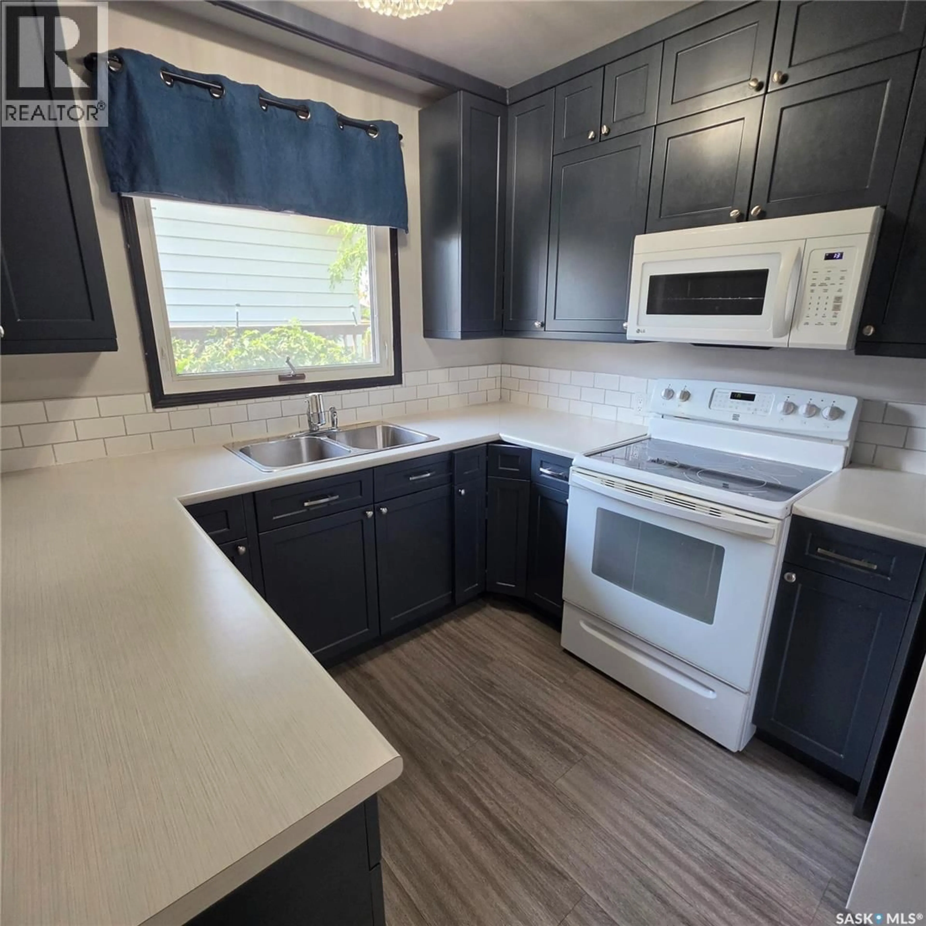 Standard kitchen, unknown for 371 ALLEN DRIVE, Swift Current Saskatchewan S9H3A5
