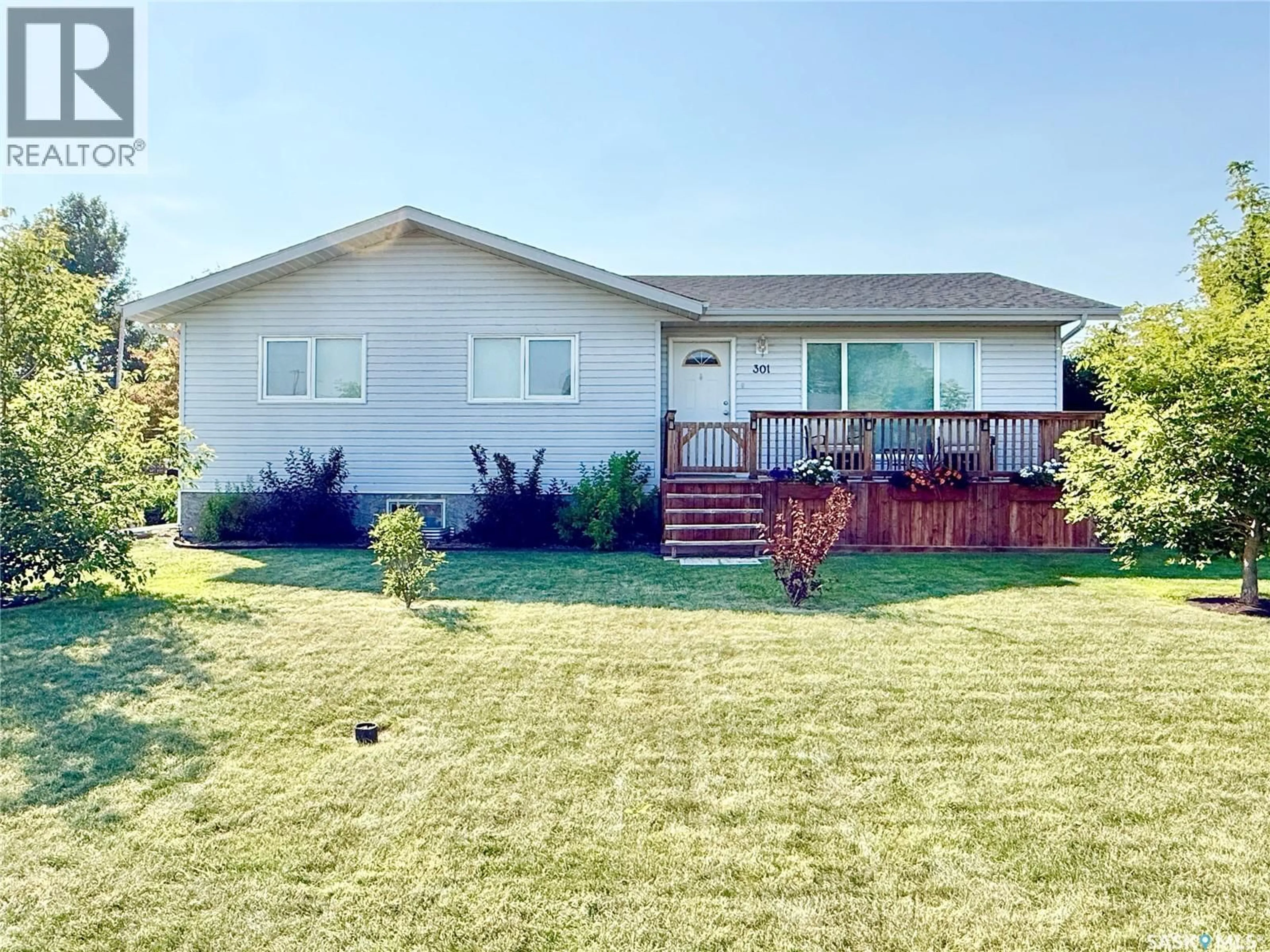 Home with vinyl exterior material, unknown for 301 ROSHER STREET, Colonsay Saskatchewan S0K0Z0