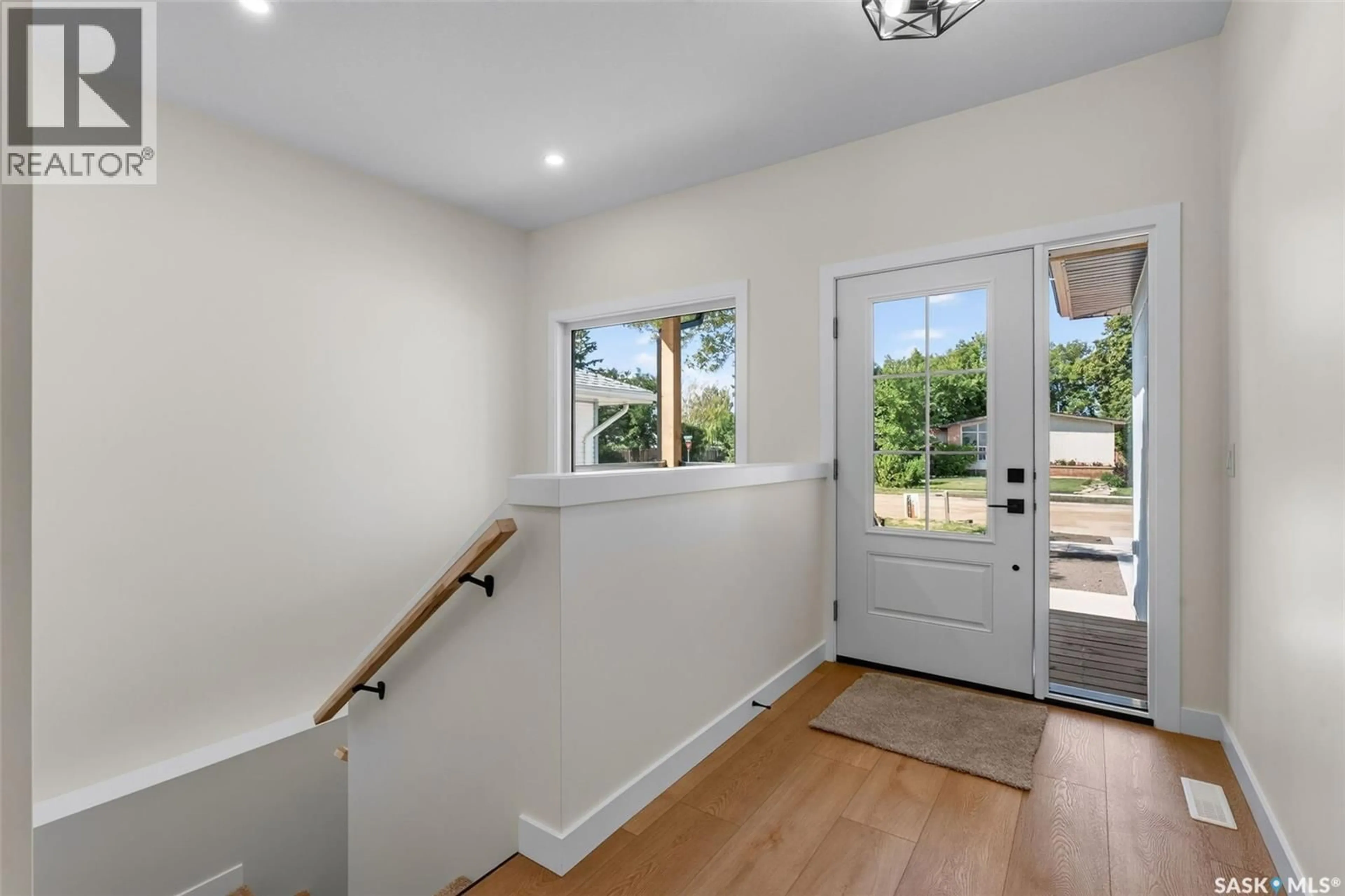 Indoor entryway for 1006 10TH STREET, Humboldt Saskatchewan S0K2A0