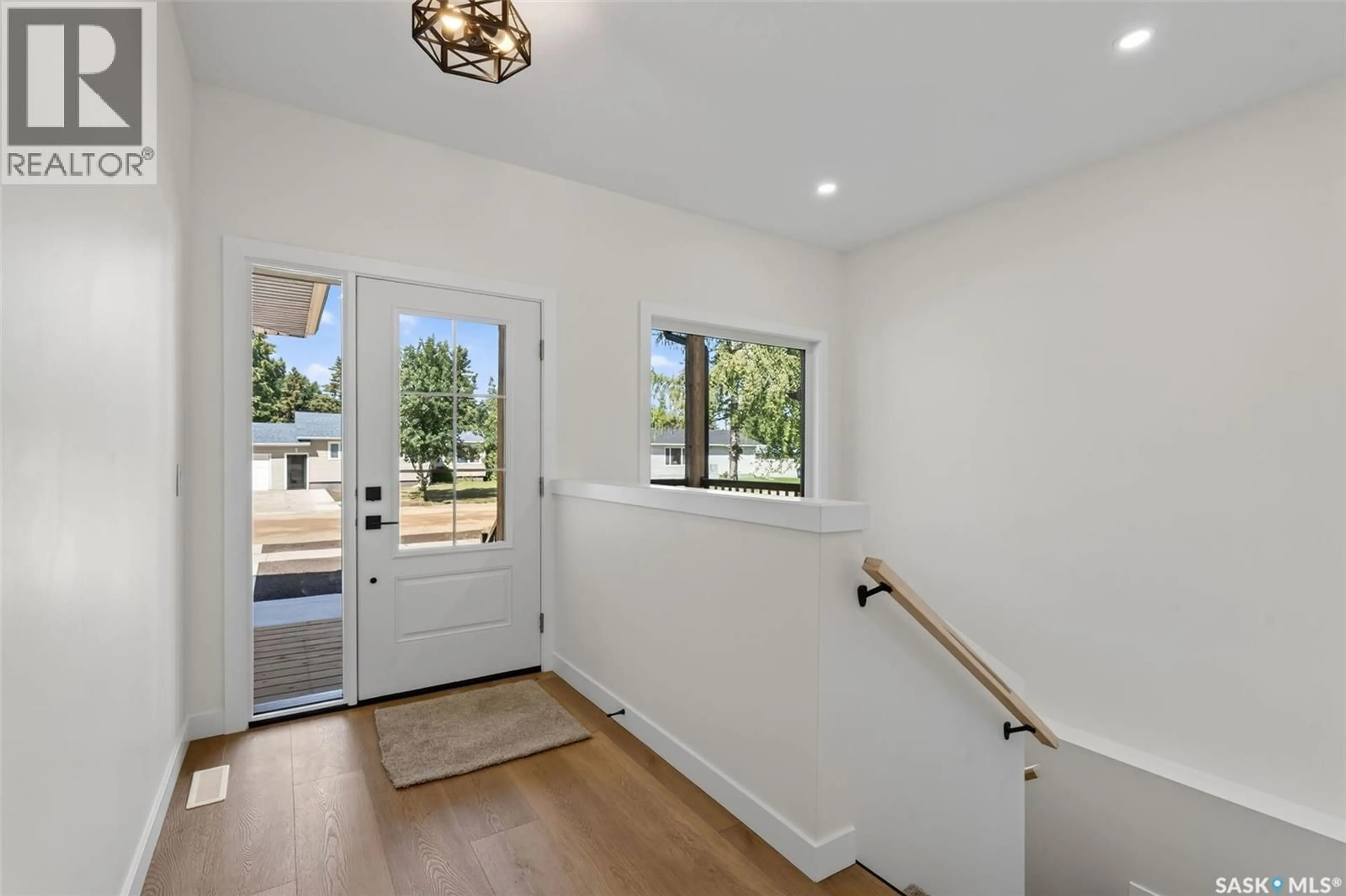Indoor entryway for 1008 10TH STREET, Humboldt Saskatchewan S0K2A0