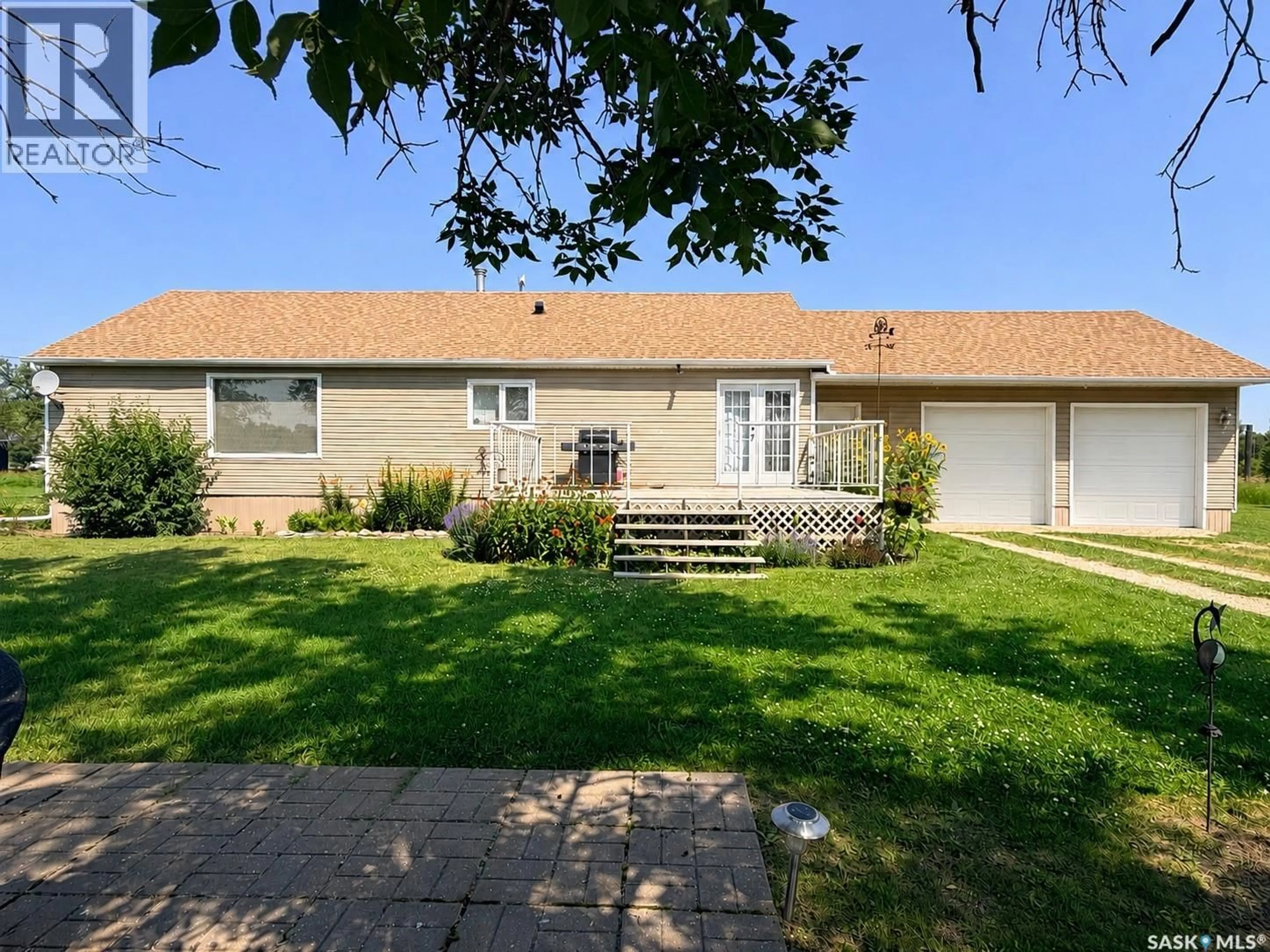 A pic from outside/outdoor area/front of a property/back of a property/a pic from drone, street for 252 RAILWAY AVENUE, Forget Saskatchewan S0C0X0