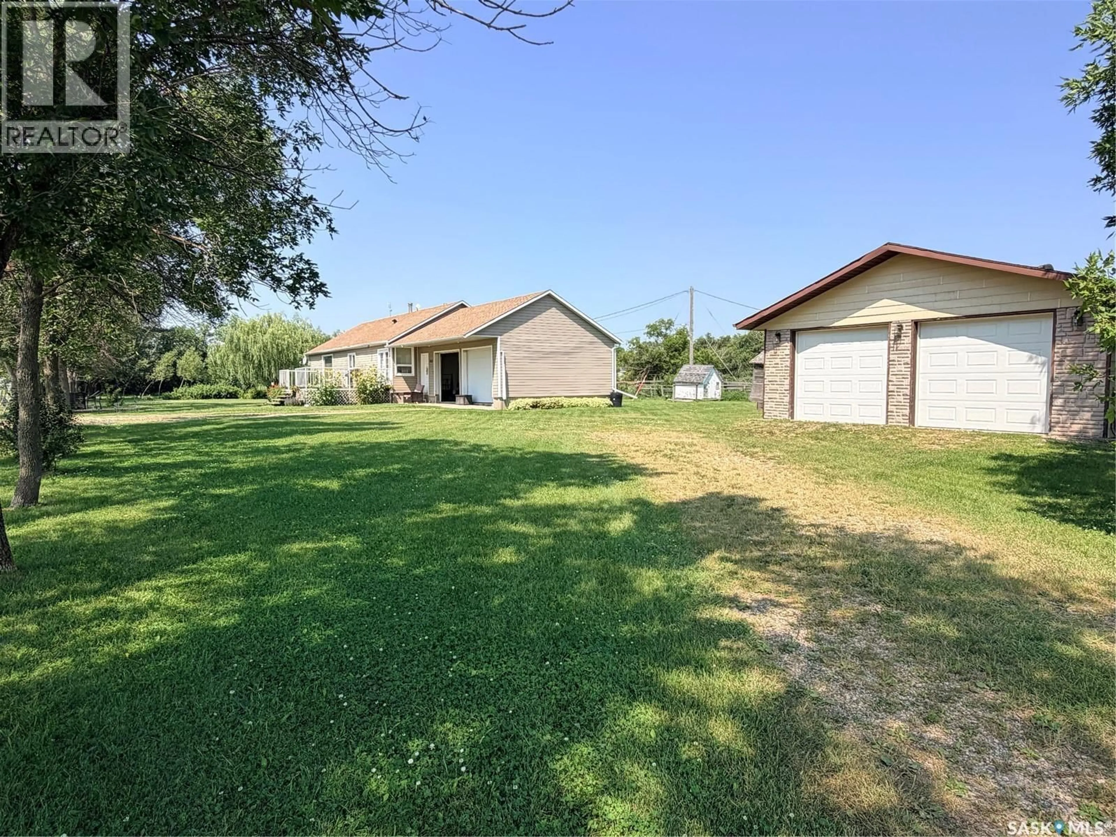 A pic from outside/outdoor area/front of a property/back of a property/a pic from drone, street for 252 RAILWAY AVENUE, Forget Saskatchewan S0C0X0