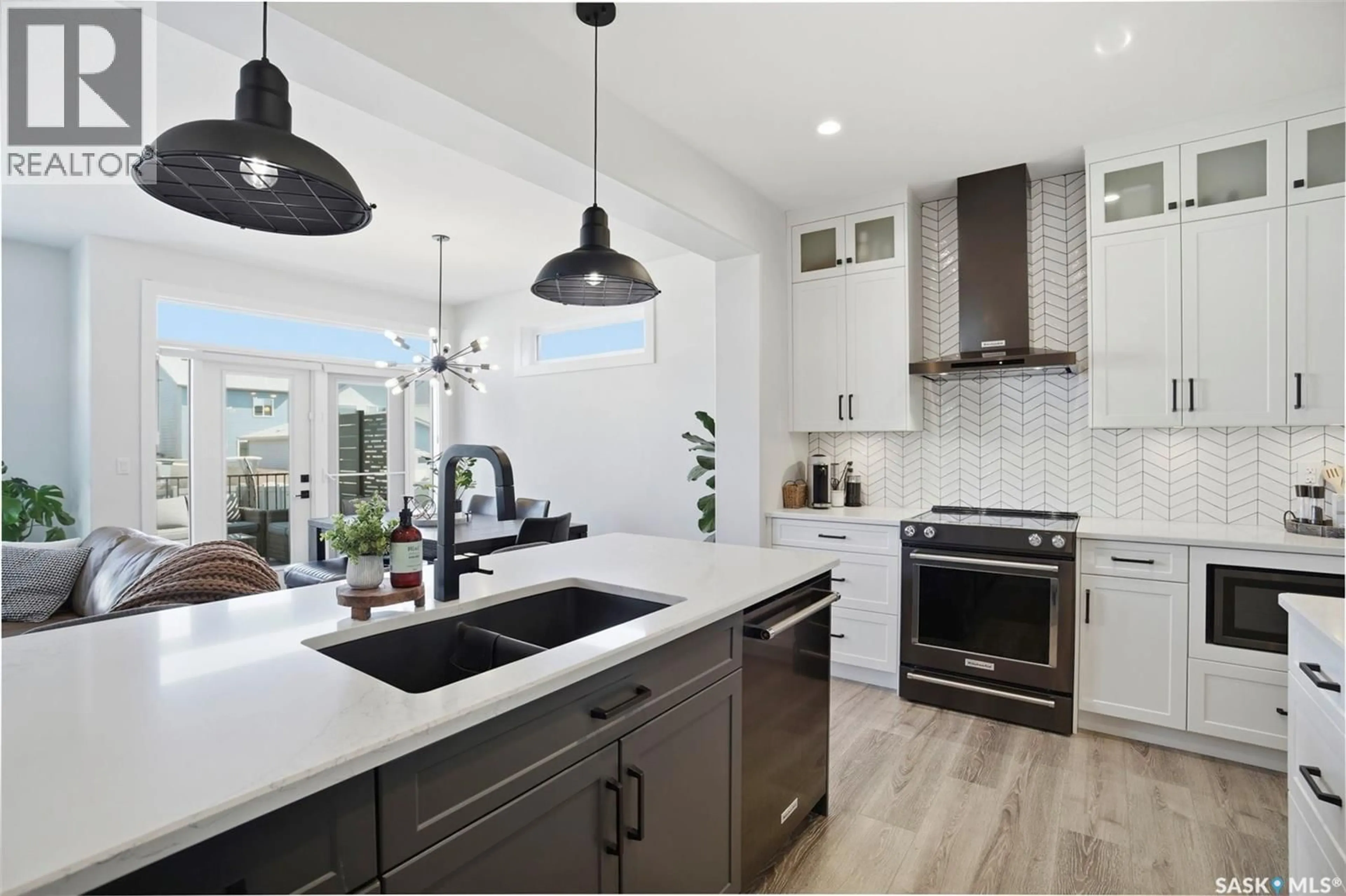 Open concept kitchen, ceramic/tile floor for 250 SKOPIK CRESCENT, Saskatoon Saskatchewan S7V0V7