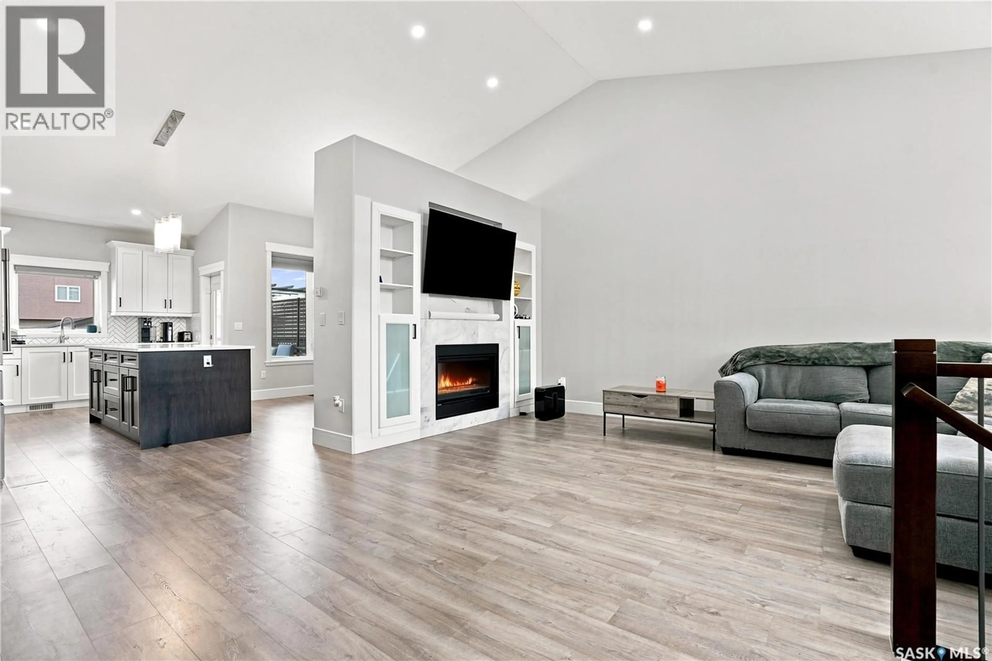 Living room with furniture, wood/laminate floor for 670 FAST CRESCENT, Saskatoon Saskatchewan S7W0X1