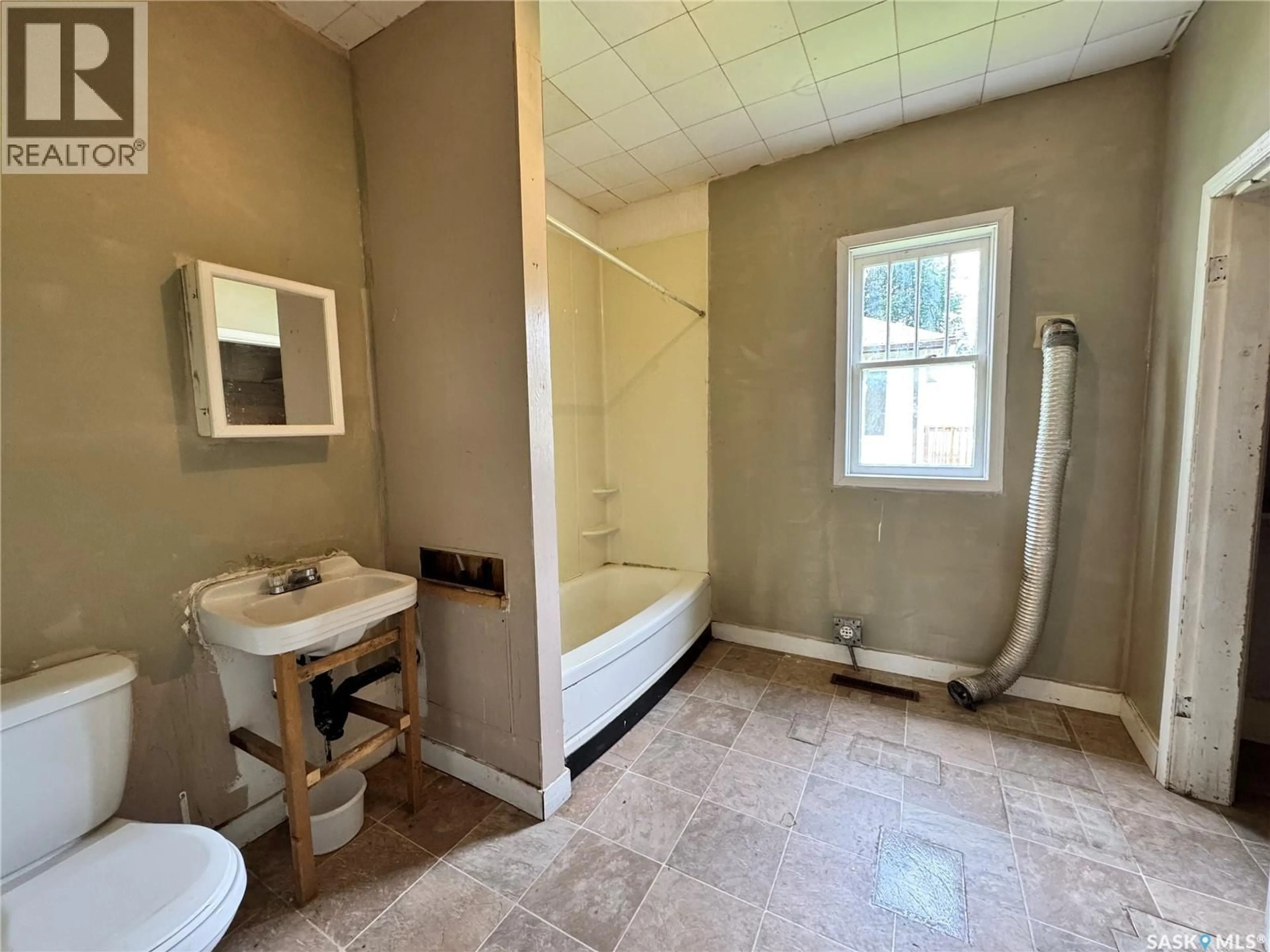 A pic of a room for E - 855 2ND STREET, Prince Albert Saskatchewan S6V0G2