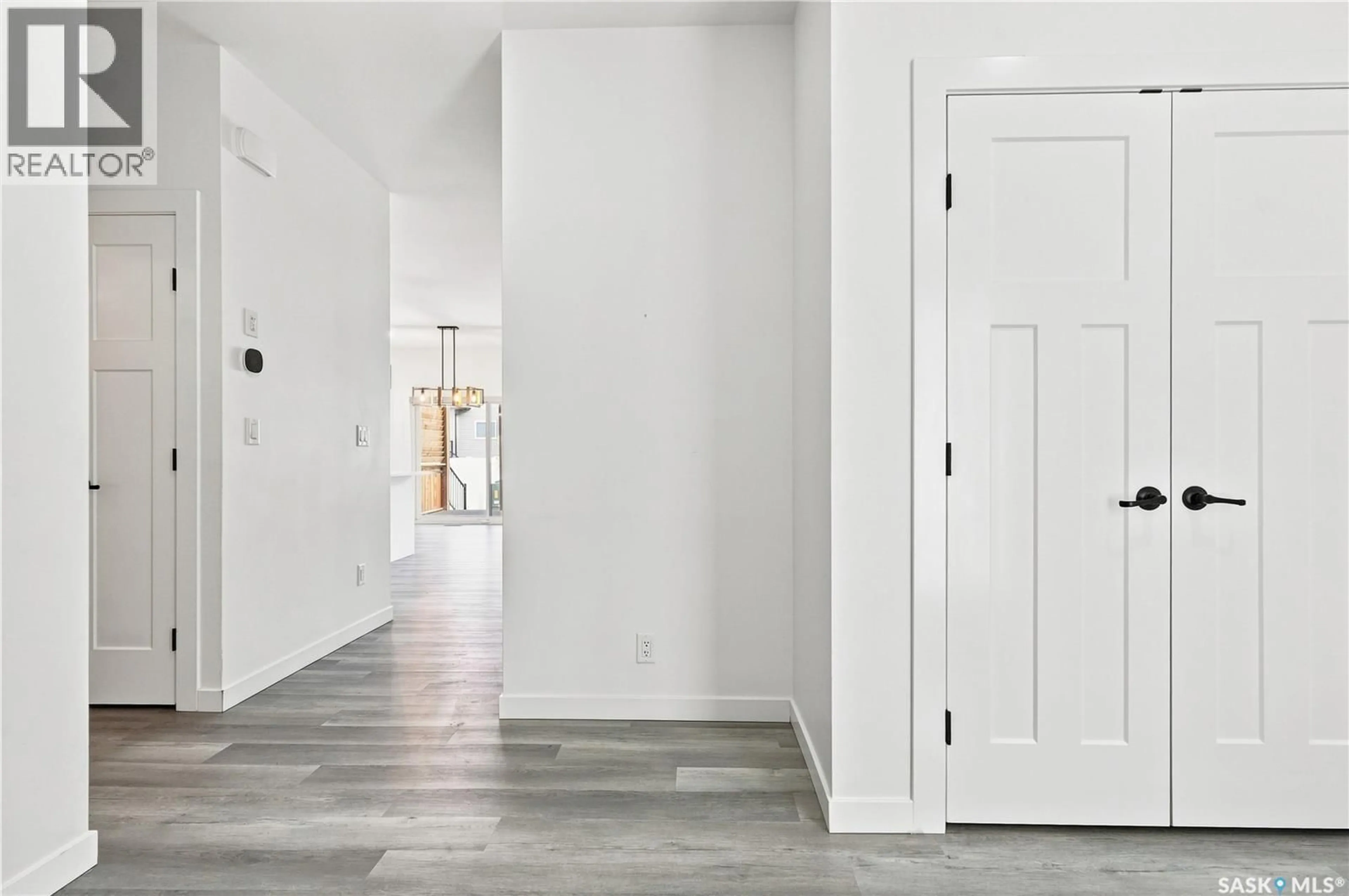 Indoor entryway for 530 TASKAMANWA STREET, Saskatoon Saskatchewan S7V1P8