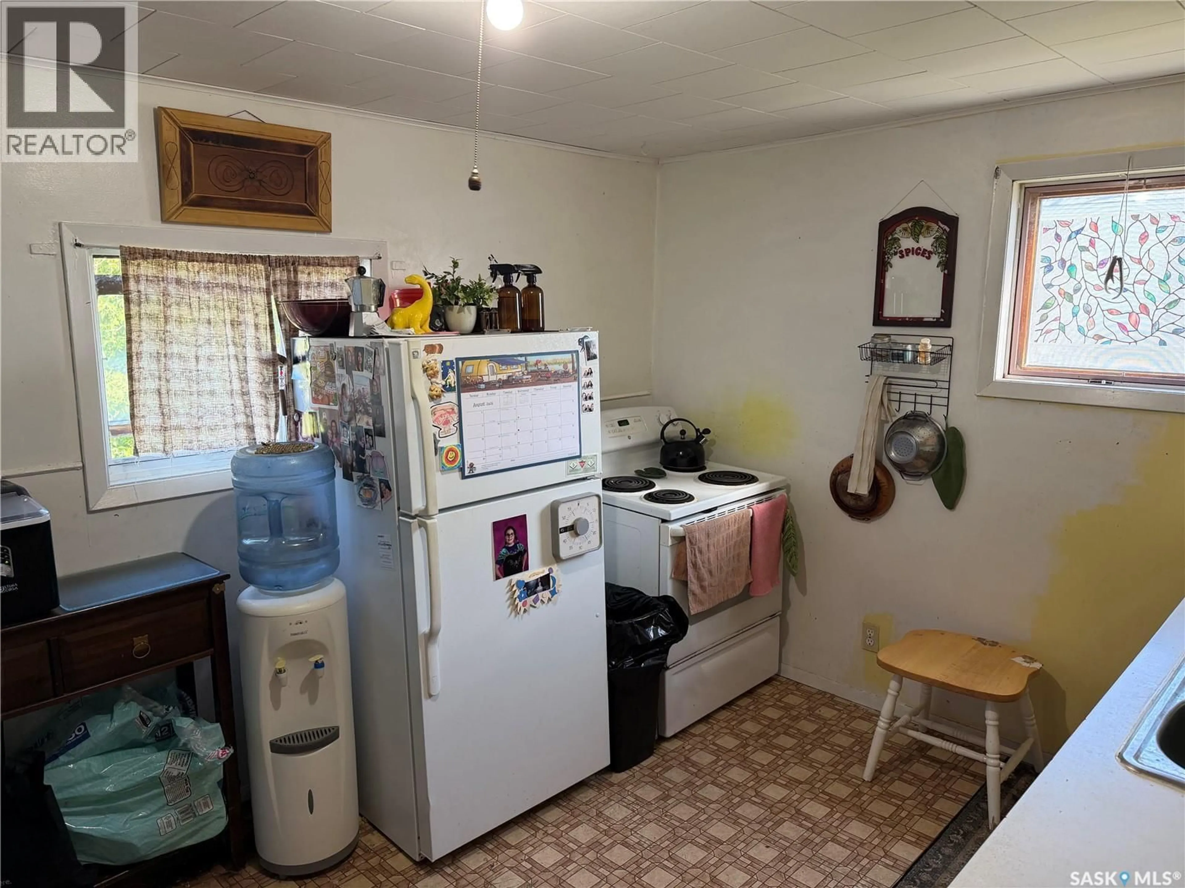 Standard kitchen, floor is not visible for 412 5TH STREET, Wynyard Saskatchewan S0A4T0