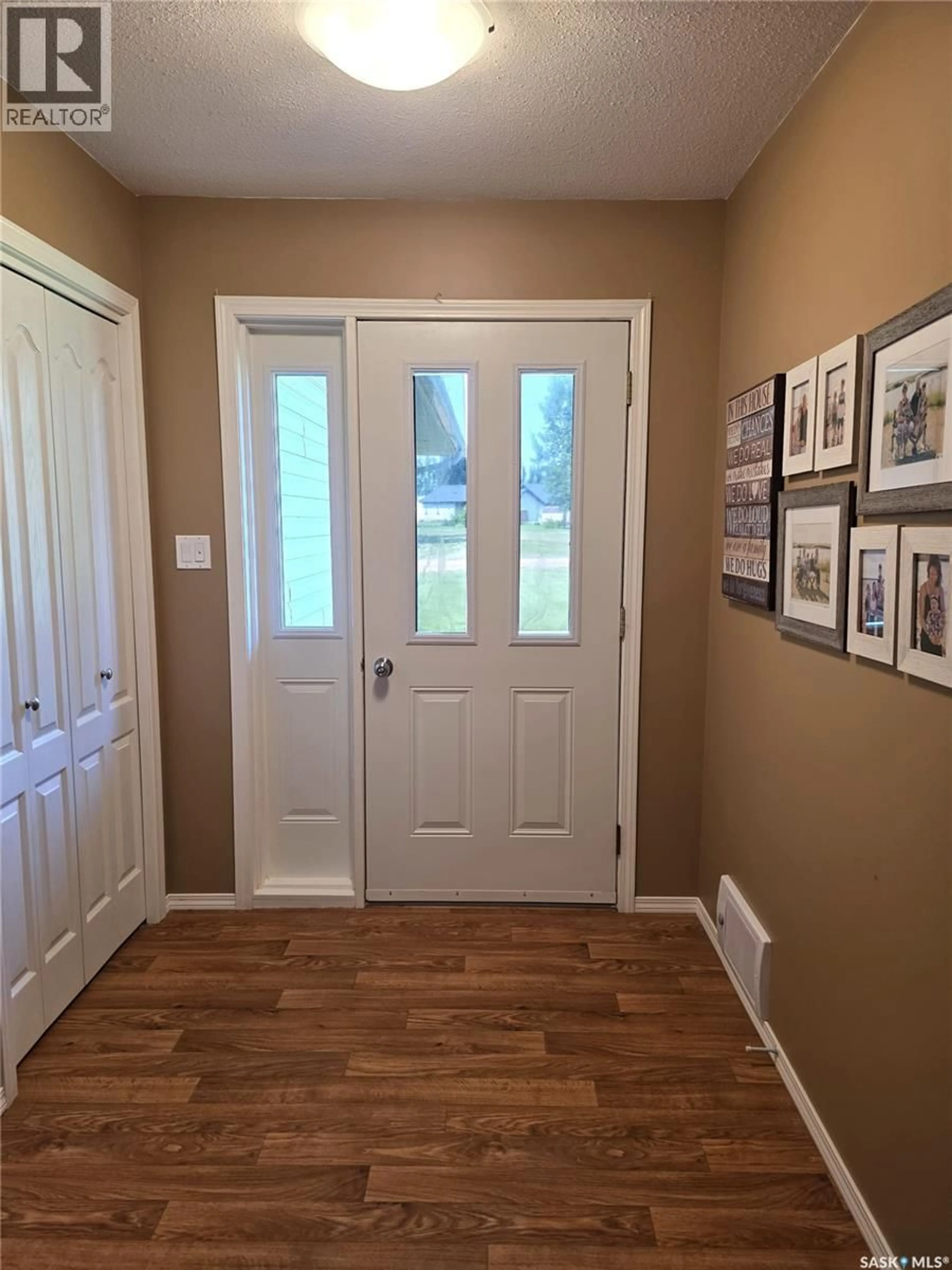 Indoor entryway for 401 VIVIAN BAY, Coteau Rm No. 255 Saskatchewan S0L0G0