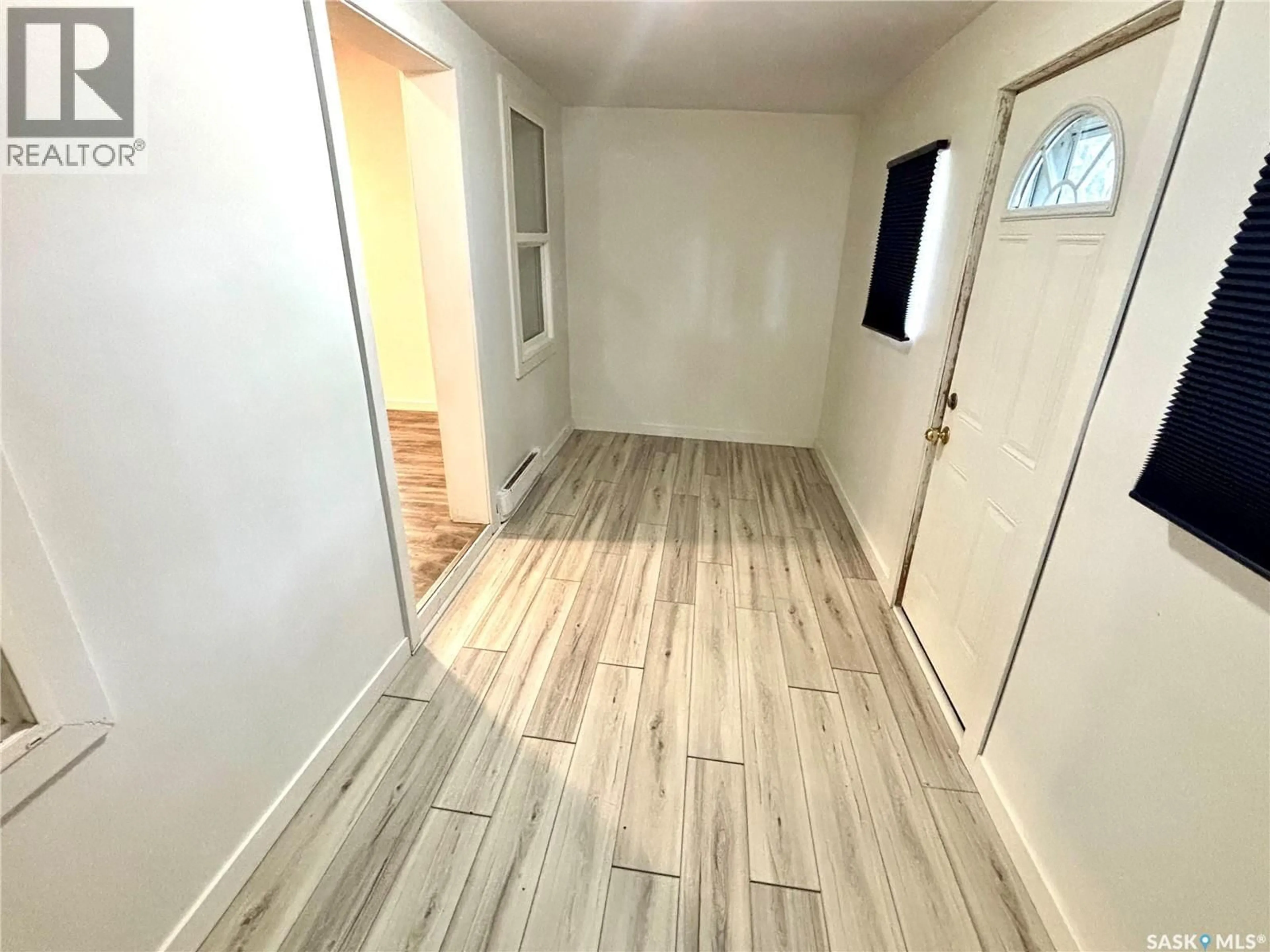 A pic of a room for 816 I AVENUE, Saskatoon Saskatchewan S7M1Z3