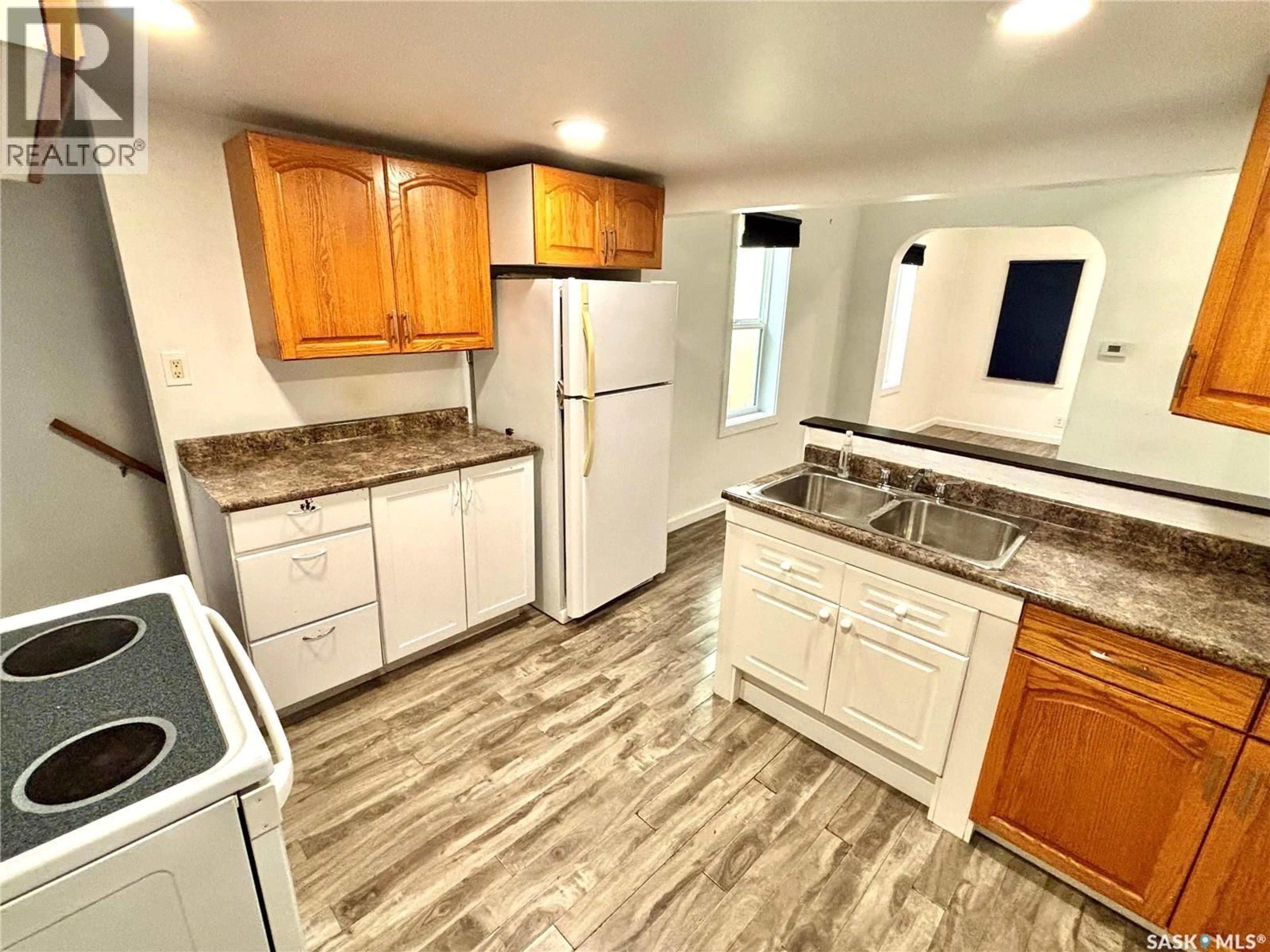 Standard kitchen, unknown for 816 I AVENUE, Saskatoon Saskatchewan S7M1Z3